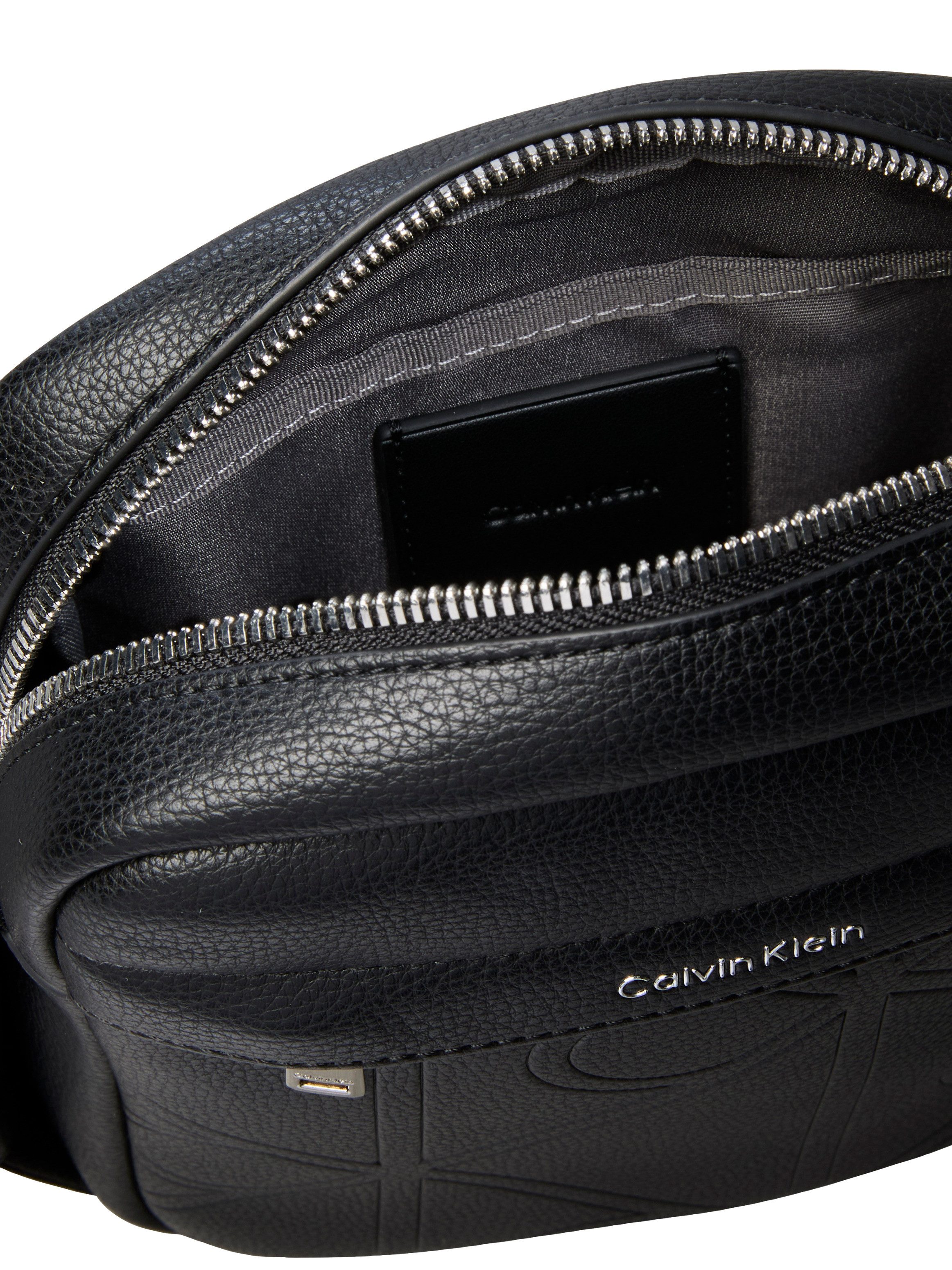 Calvin Klein Umhängetasche EMBLEM AOP EMBOSS REPORTER, Schultertasche, Body Bag mit Außenfach – Bild 5 von 5