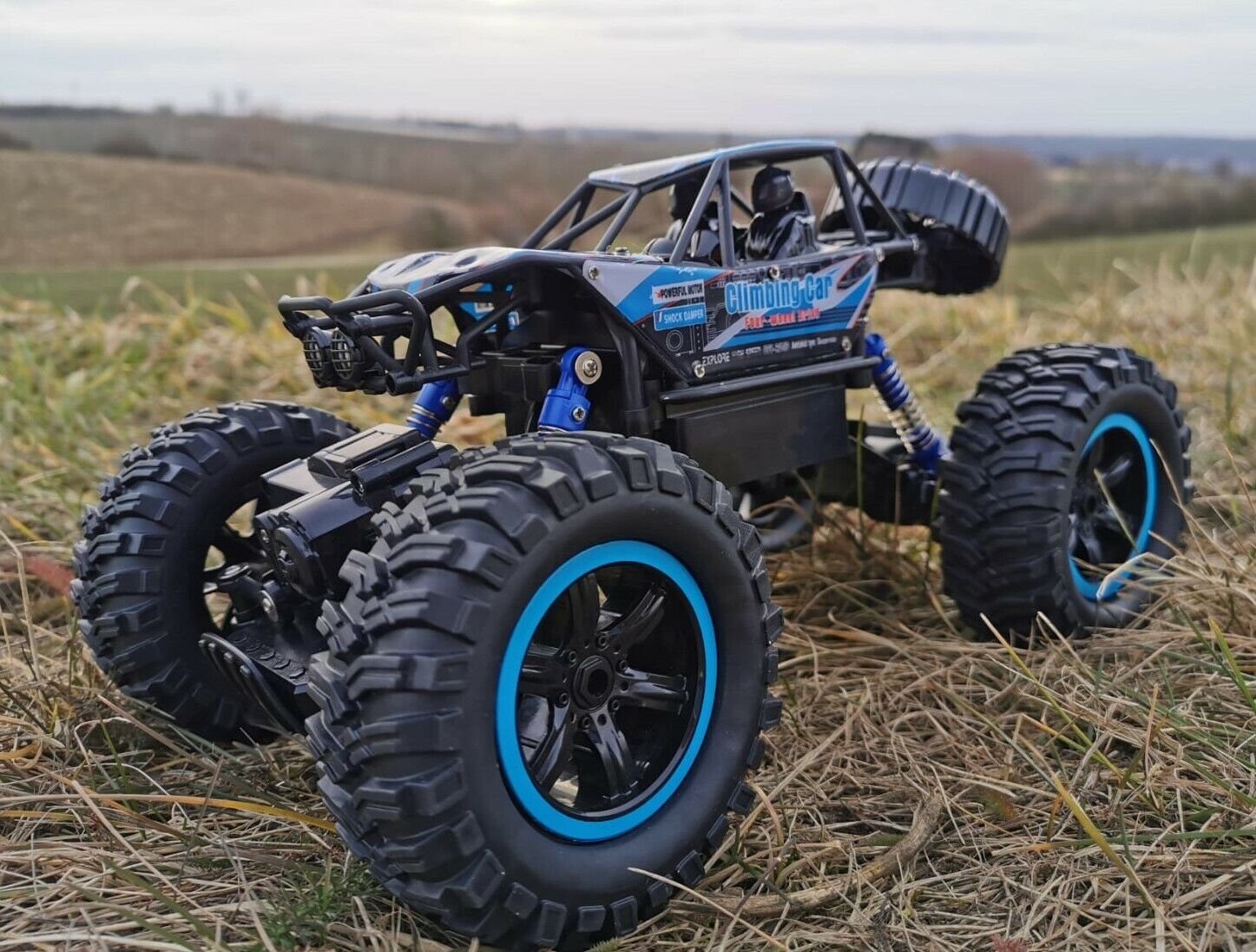 BruKa RC-Auto Robuster Geländewagen X-FIGHTER, Ferngesteuertes Auto mit 4x4 Allradantrieb, 30cm