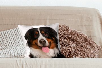 MuchoWow Dekokissen Berner Sennenhund vor einem weißen Hintergrund, Zierkissen mit Füllung für Wohzimmer, Schlafzimmer, Deko, Sofakissen