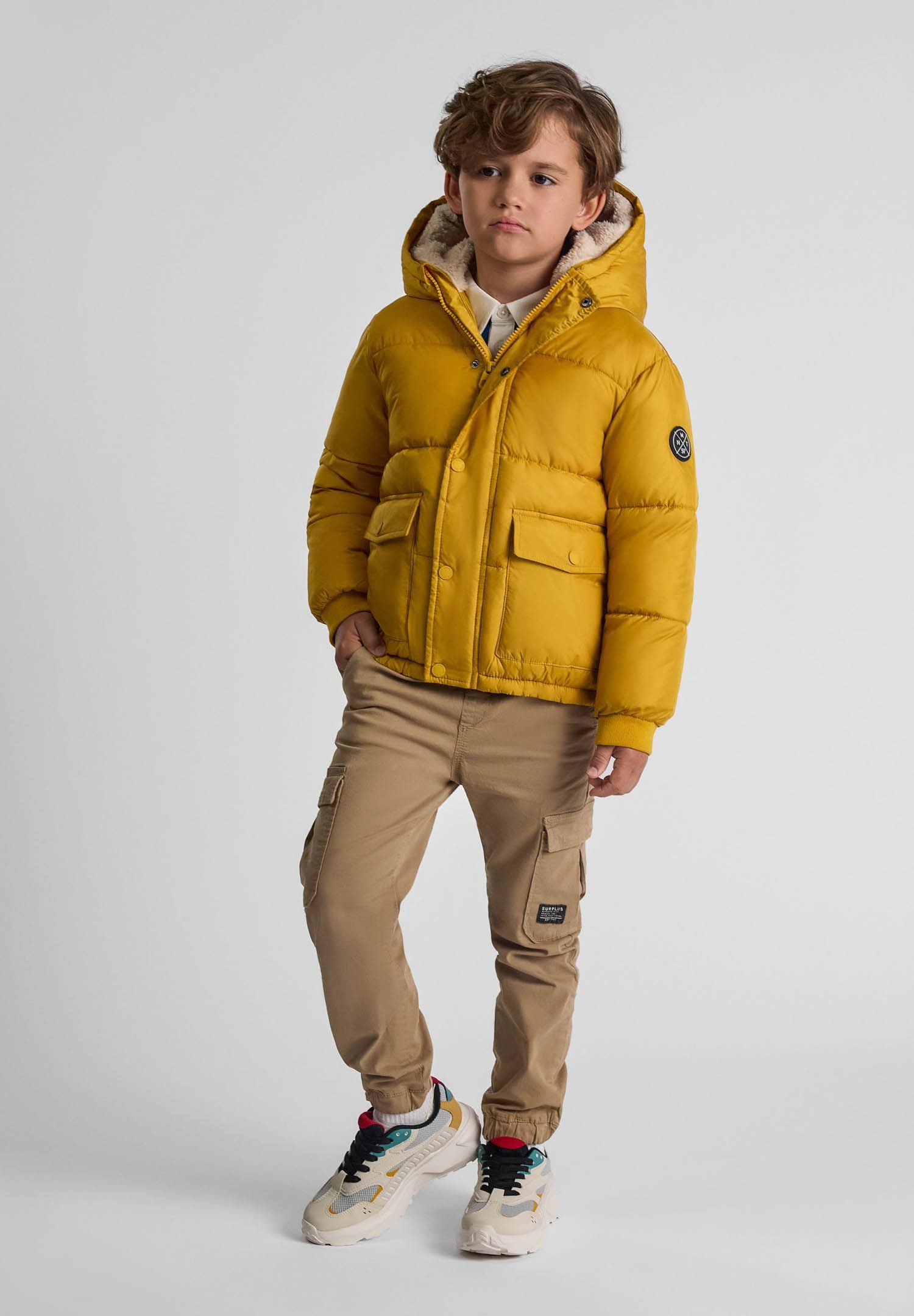 MINOTI Winterjacke Steppjacke mit fester Kapuze (9m-8y) trendiger Aufnäher am Ärmel