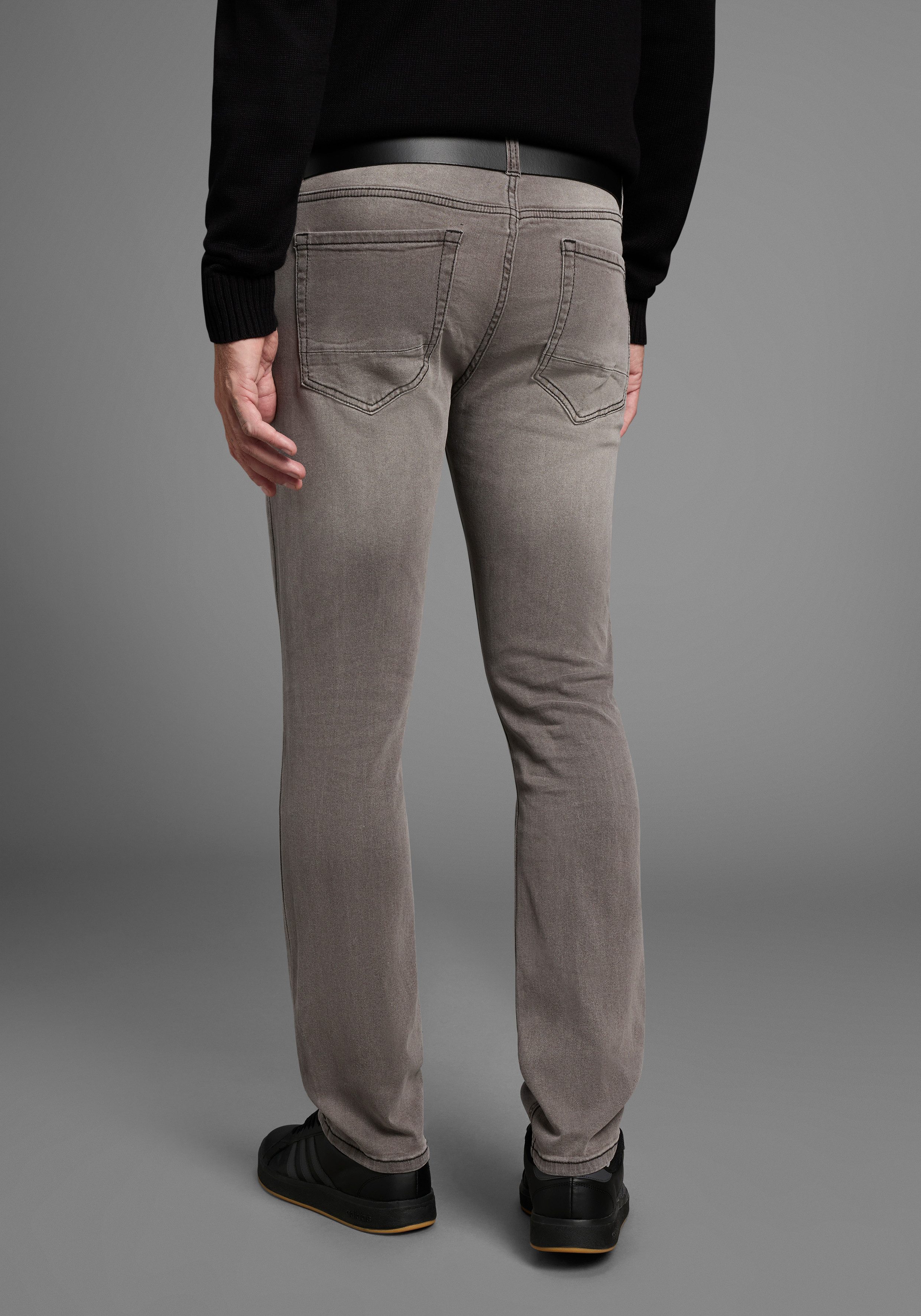 Bruno Banani Straight-Jeans Hutch gerade geschnittenes Bein, niedrige Leibhöhe, reguläre Passform