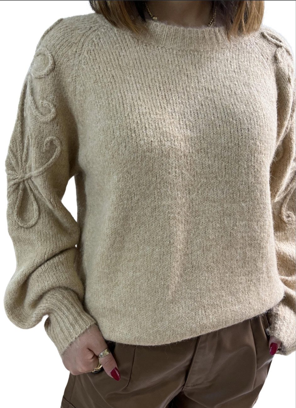 Charis Moda Rundhalspullover Pullover mit Blumendetails an den Ärmeln