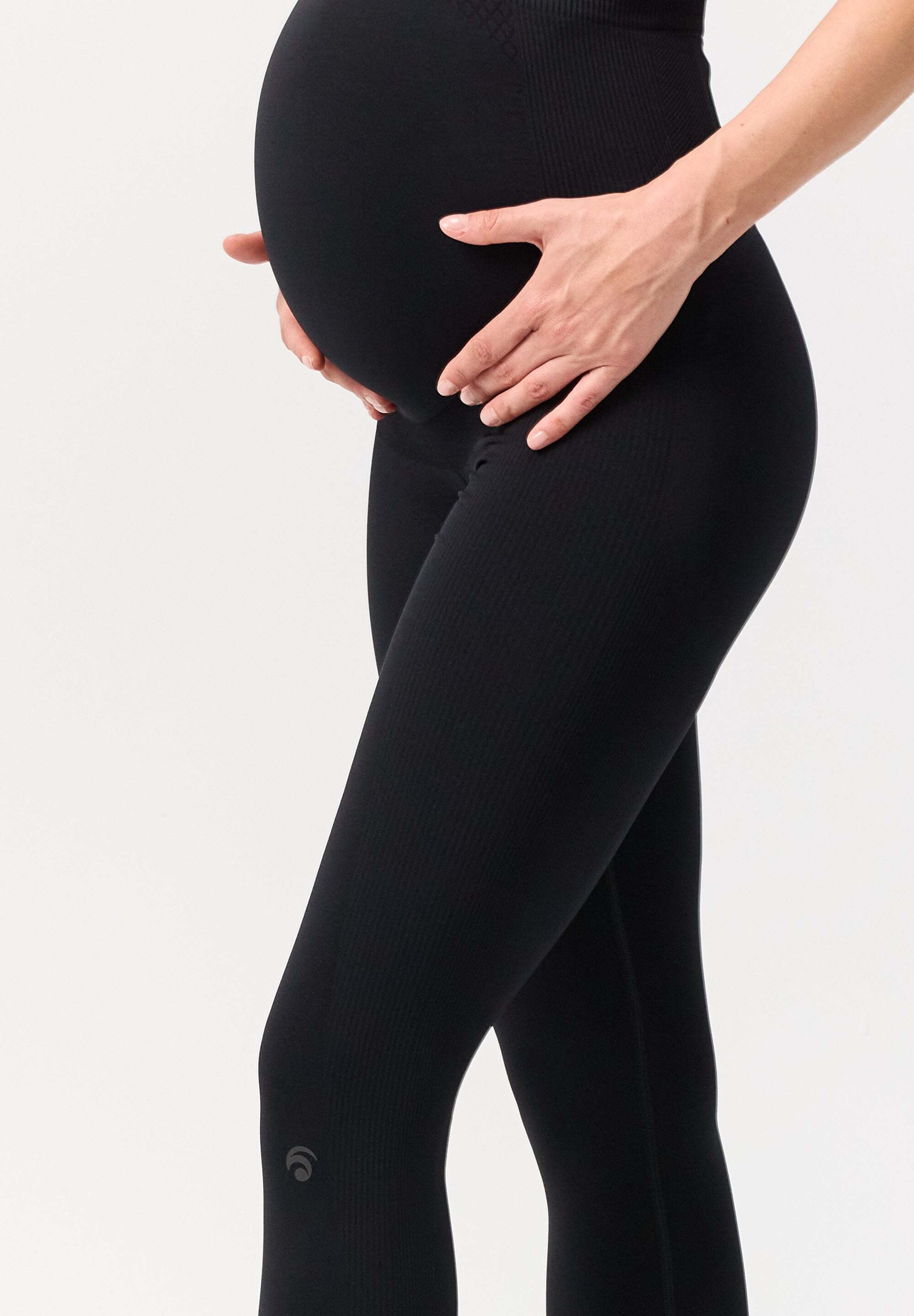 OCEANSAPART Leggings Mila (1-tlg) mit Kompressionsbereichen für zusätzlichen Halt