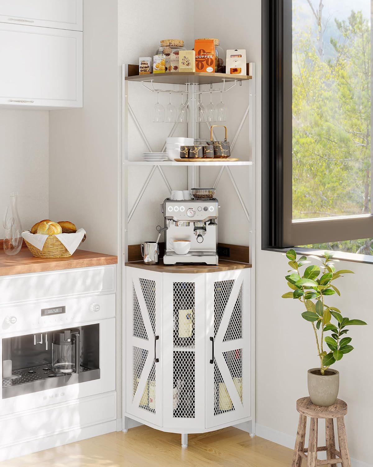 GarveeMore Eckschrank mit 5 Ebenen,Robuster pflegeleichter MDF-Barschrank für Wohnzimmer Barschrank Mit Steckdose, LED-Beleuchtung & Glashalter für Wohnzimmer