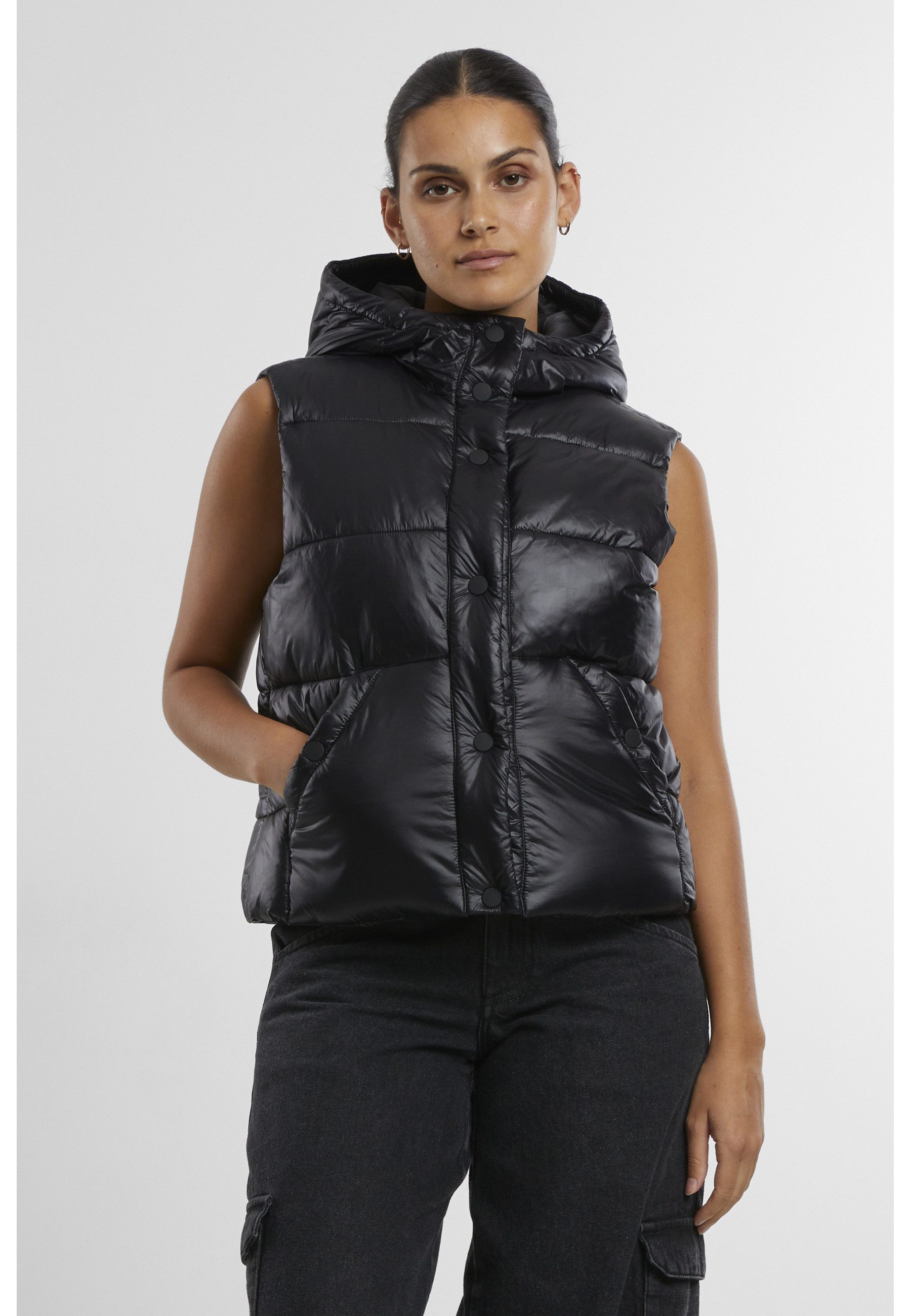 URBAN CLASSICS Steppweste Urban Classics Ladies Recycled Shiny Puffer Vest with Hood – Bild 3 von 5