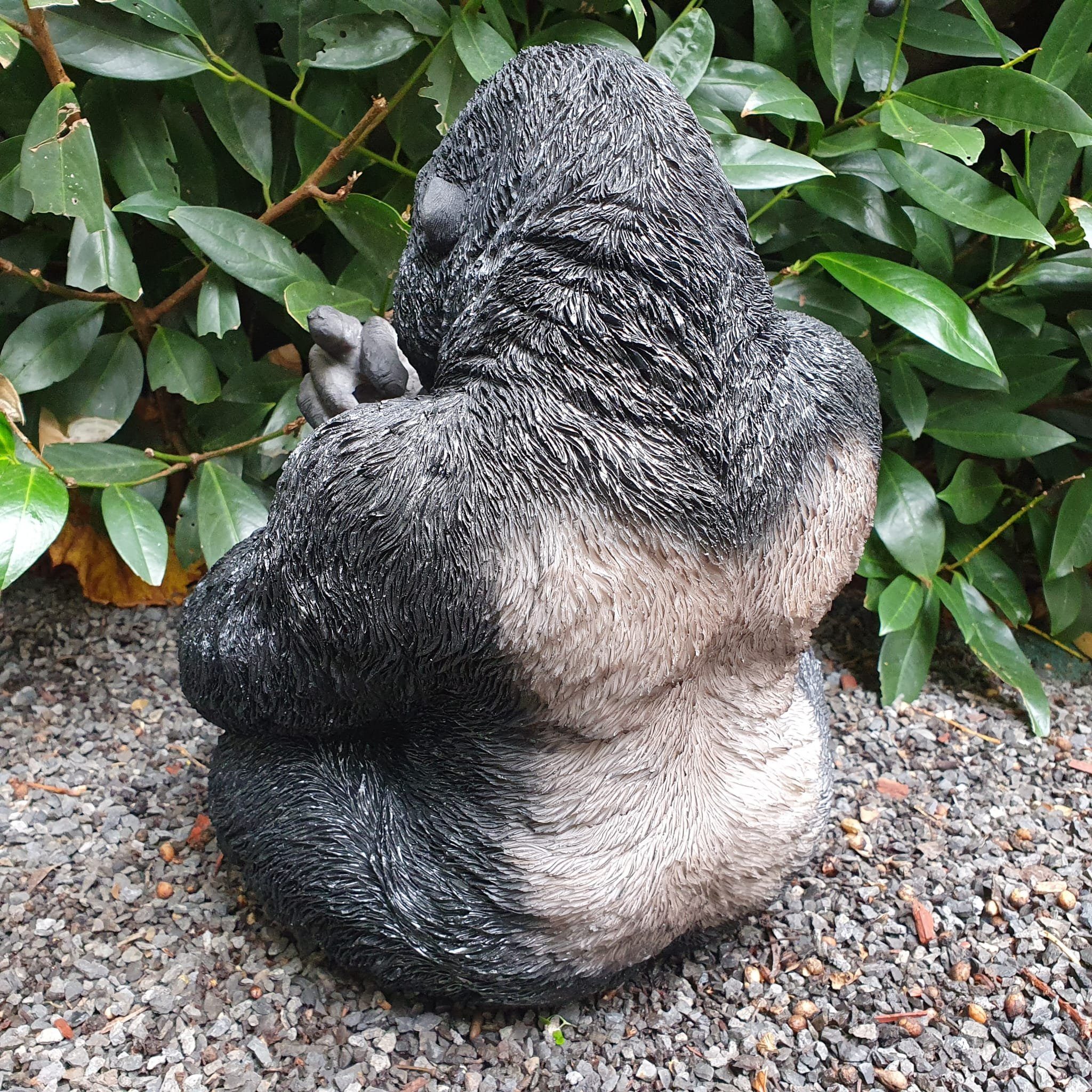 Aspinaworld Gartenfigur Gorilla Figur zeigt Mittelfinger 32 cm, Figur