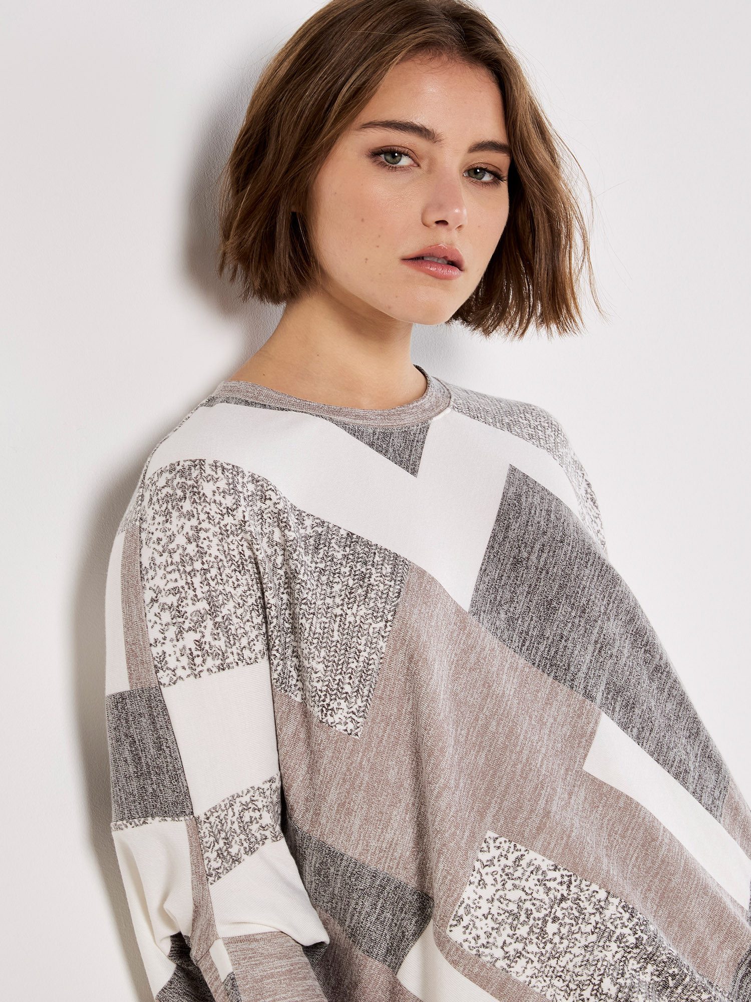 Apricot 3/4-Arm-Shirt Geometrisches Batwing-Jersey-Top mit abgerundetem Saum – Bild 3 von 4