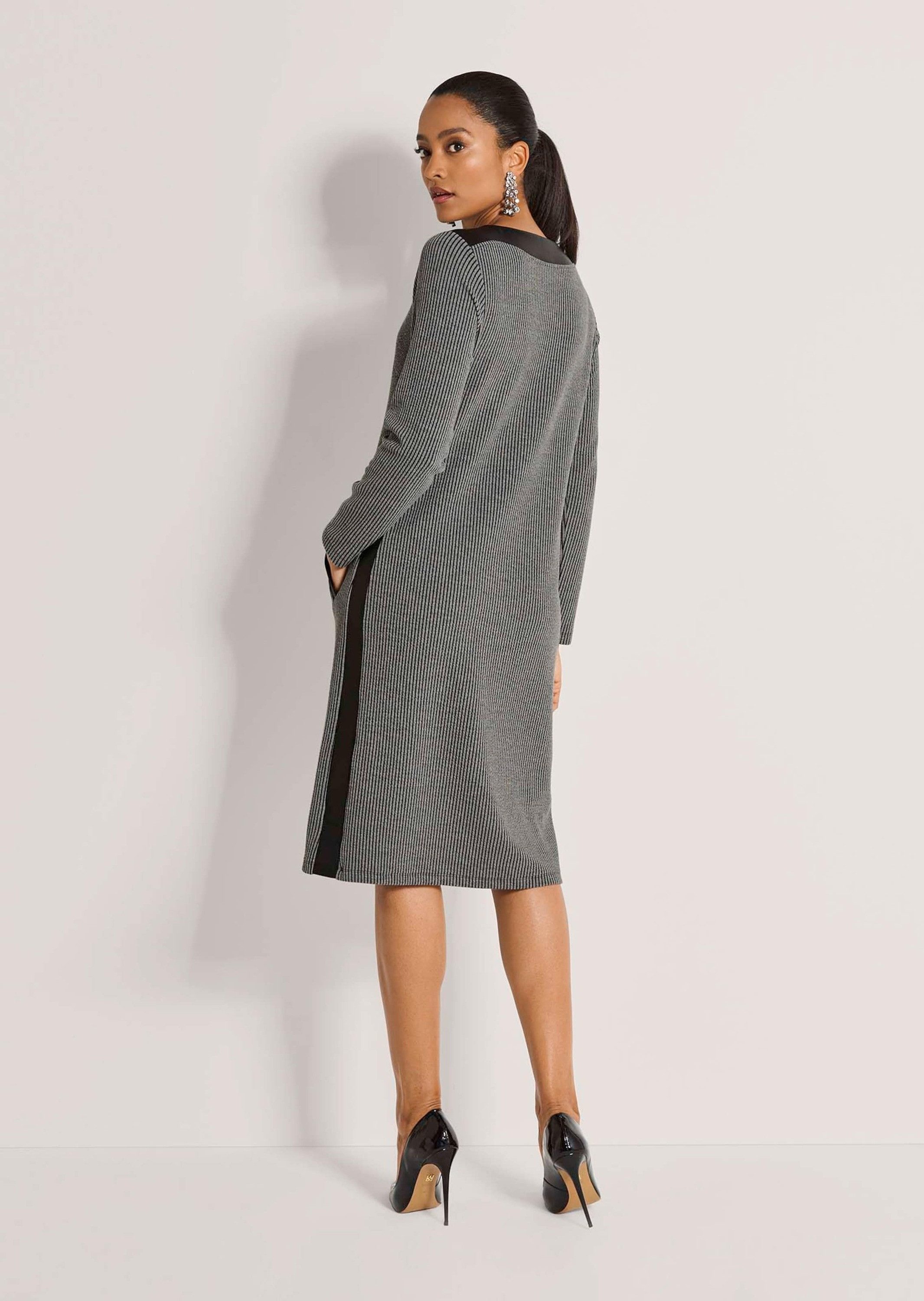 MADELEINE Midikleid Etuikleid mit Leder-Optik-Besatz Seitliche Eingrifftaschen mit nahtloser Blende