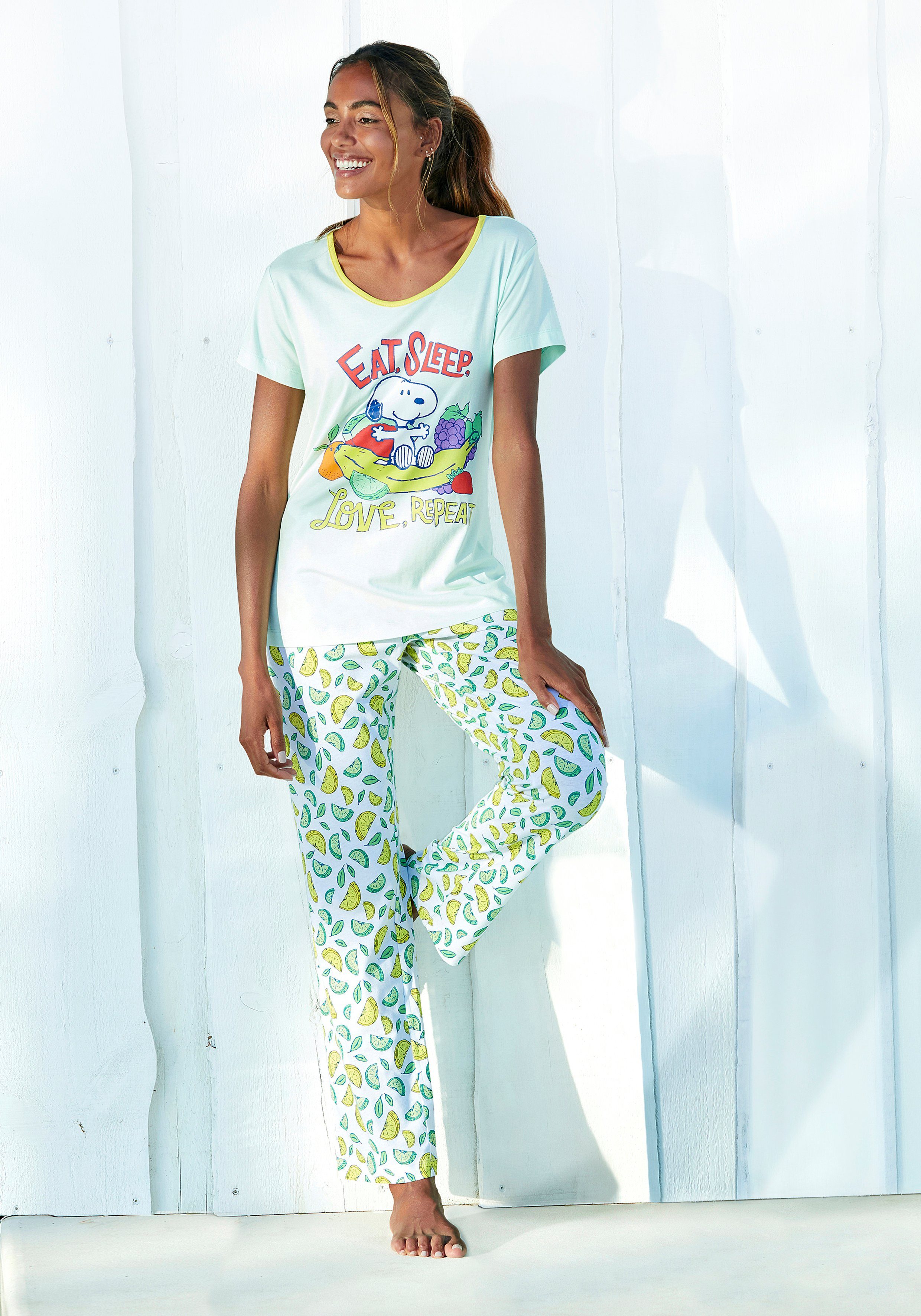 PEANUTS Pyjama (2 Ärmeln Rundhalsausschnitt mit 1 mit Stück) farblich kurzen abgesetztem tlg., Snoopy-Print, und Shirt