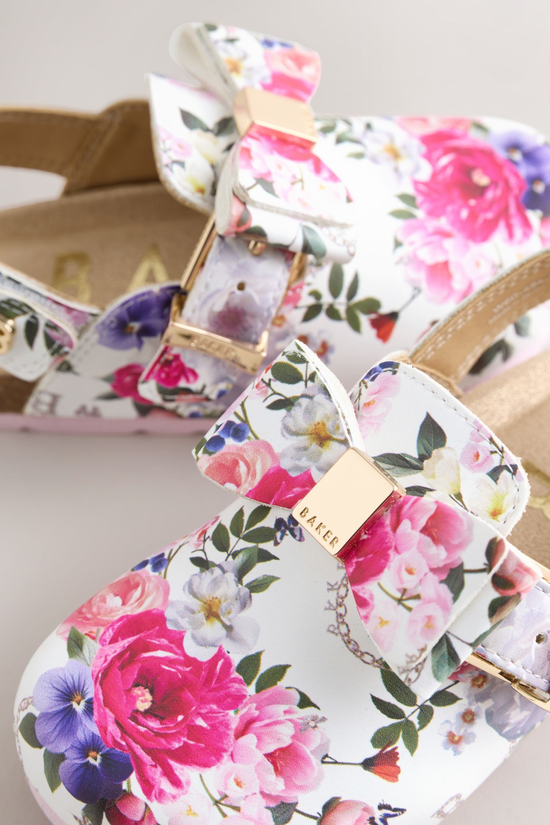 Baker by Ted Baker Baker by Ted Baker geblümte Mokassin-Clogs Clog (1-tlg)
