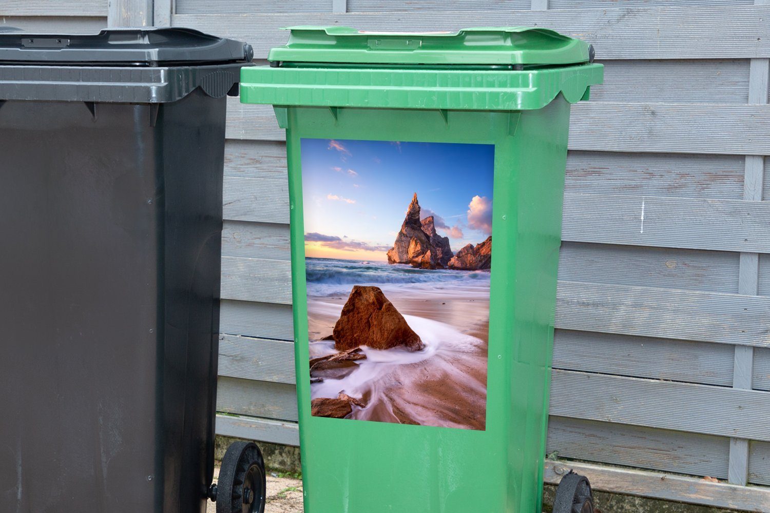 MuchoWow Wandsticker Strand Portugal Mülleimer-aufkleber, St), bei Cabo Roca da Ursa Sticker, Container, Mülltonne, (1 Abfalbehälter in