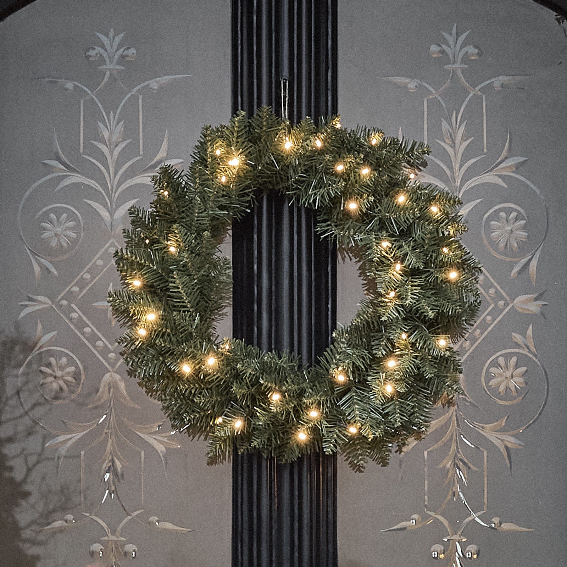 Lights4fun Dekokranz 50cm LED Weihnachtskranz Tannenzweige mit Beleuchtung – Bild 2 von 2