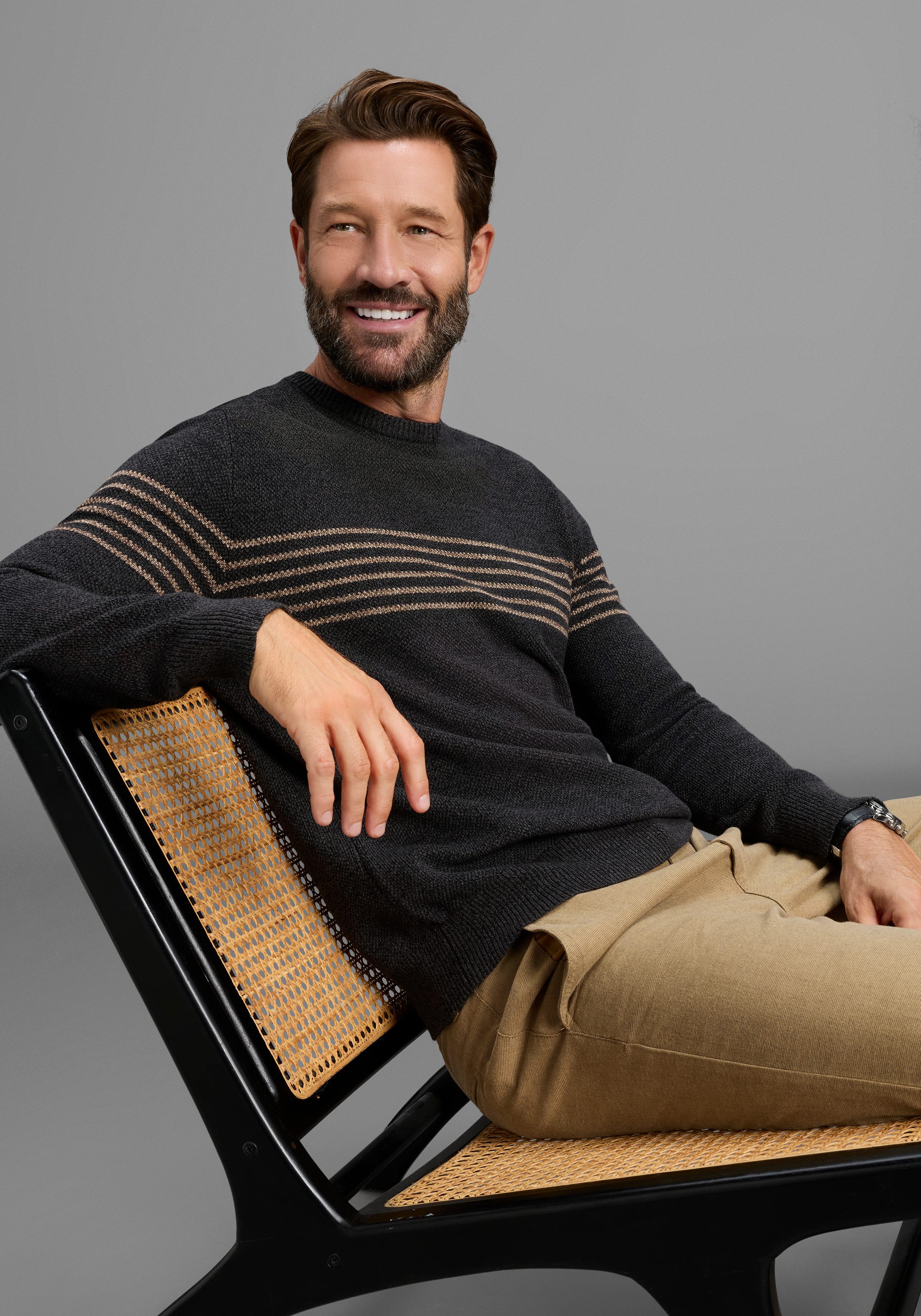 Man's World Rundhalspullover Neue Kollektion! Highlight Bruststreifen aus Baumwolle, mit Rundhalsausschnitt, Regular Fit, mit Langarm