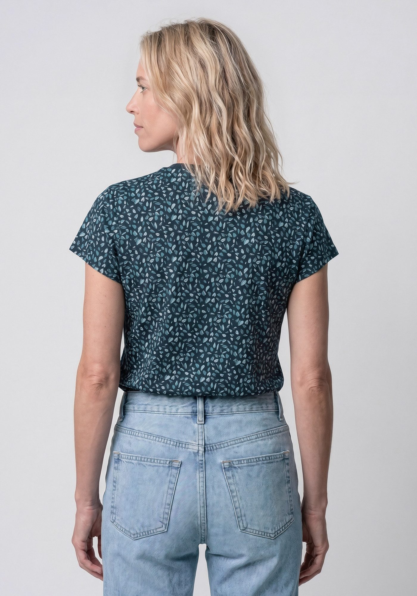 Alife & Kickin Rundhalsshirt FelinaAK B modisches Basic-Shirt mit Rundhals-Ausschnitt, rundem Saum und allover – Bild 3 von 5