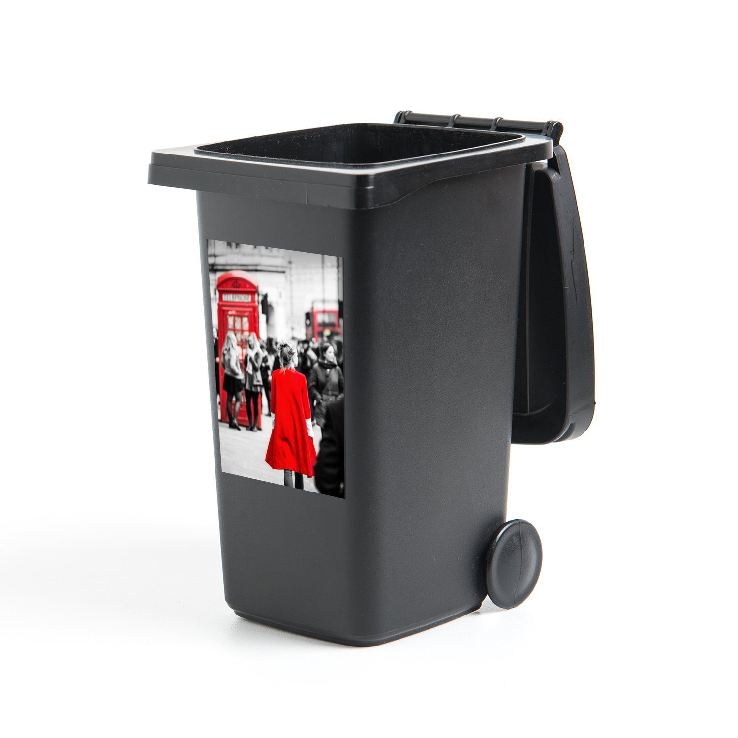 einer Schwarz-Weiß-Foto Mülltonne, in St), roten Wandsticker durch die Sticker, einer (1 die Frau MuchoWow Abfalbehälter Mülleimer-aufkleber, Container, Jacke,