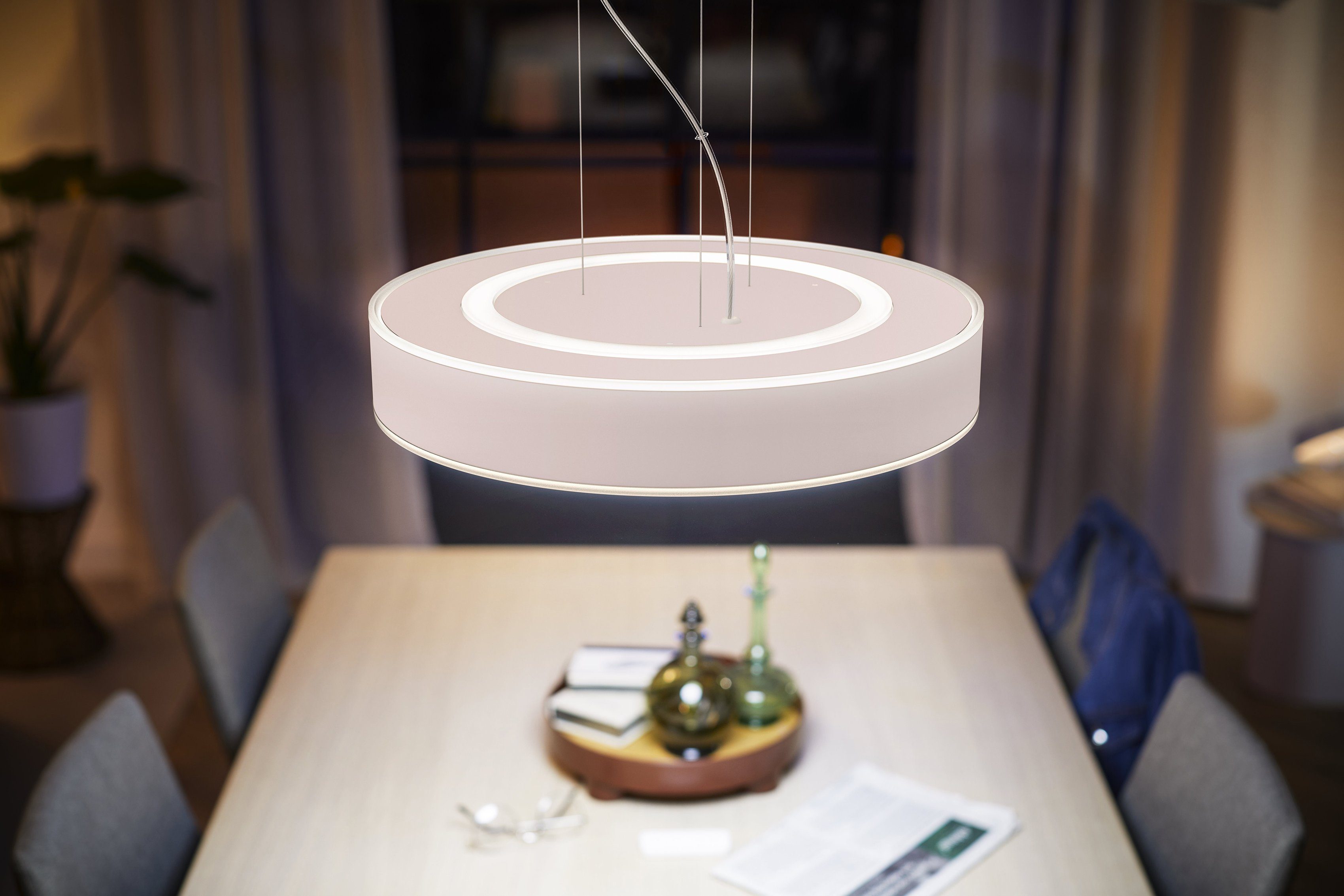 Philips Hue LED Pendelleuchte Enrave, Warmweiß fest LED Dimmfunktion, integriert