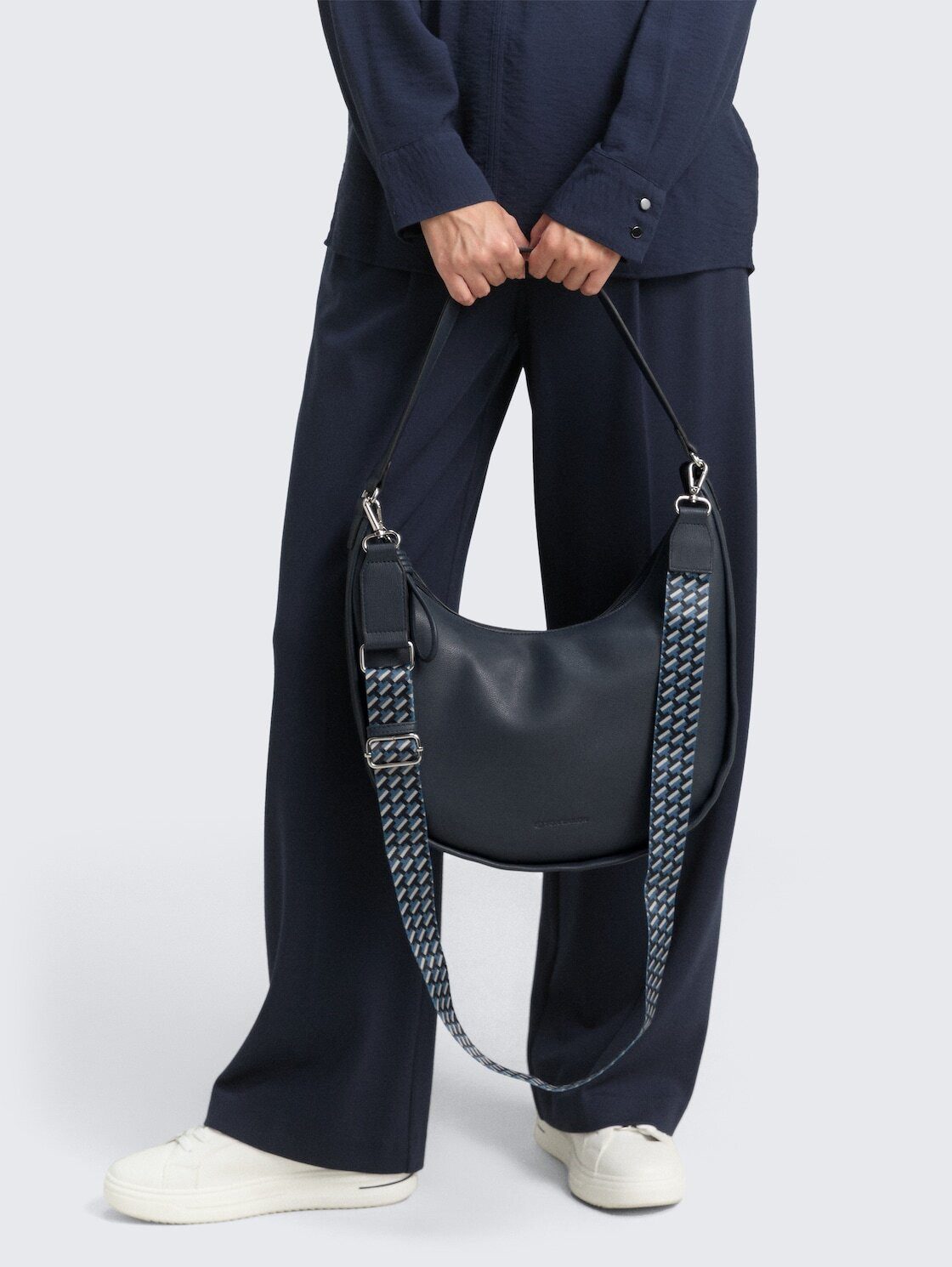 TOM TAILOR Beuteltasche Bags, TTTATIANA M Schultertasche mit gemustertem Webriemen