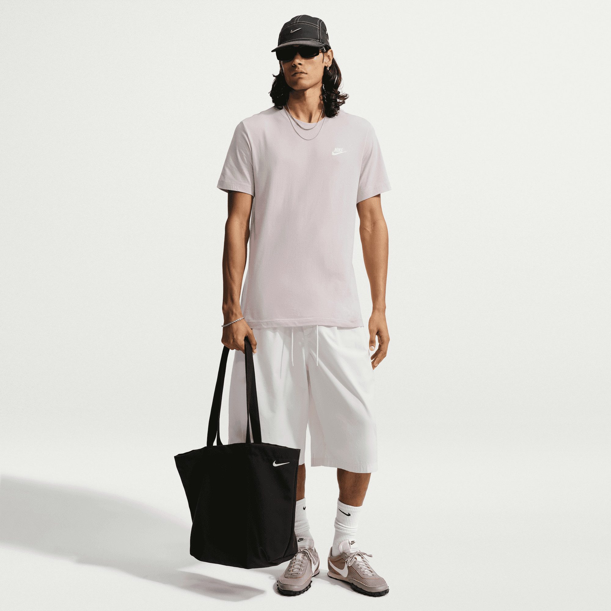 Nike Sportswear T-Shirt M NSW CLUB TEE Regular Fit, Kurzarm, sportlich, mit Logostickerei auf der Brust