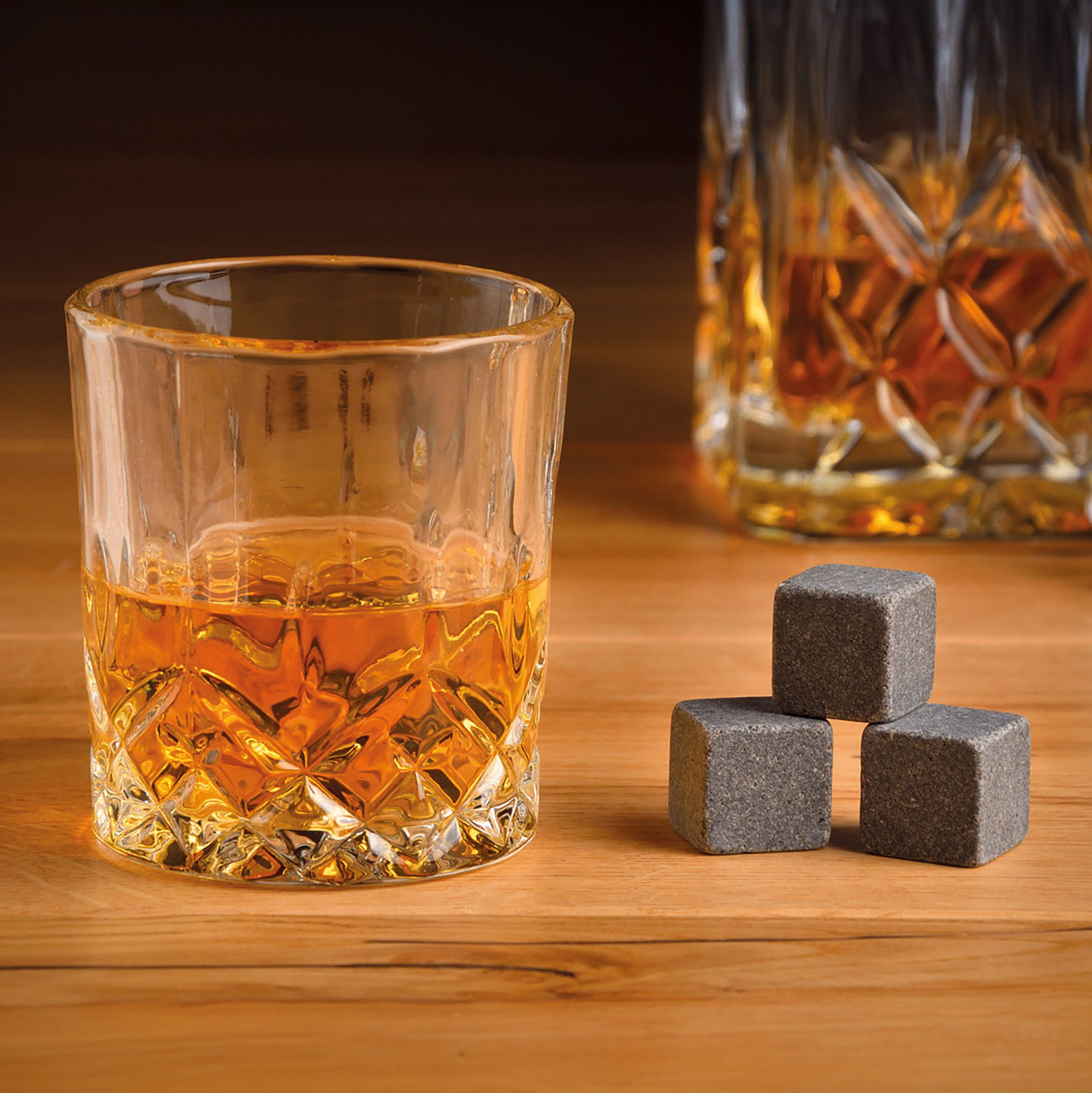 Woma Eiswürfel-Steine Basalt Whisky Steine Geschenk Set in edler Holzbox - 13-teilig, Wiederverwendbare Kühlwürfel mit Trinkglas und Samtbeutel