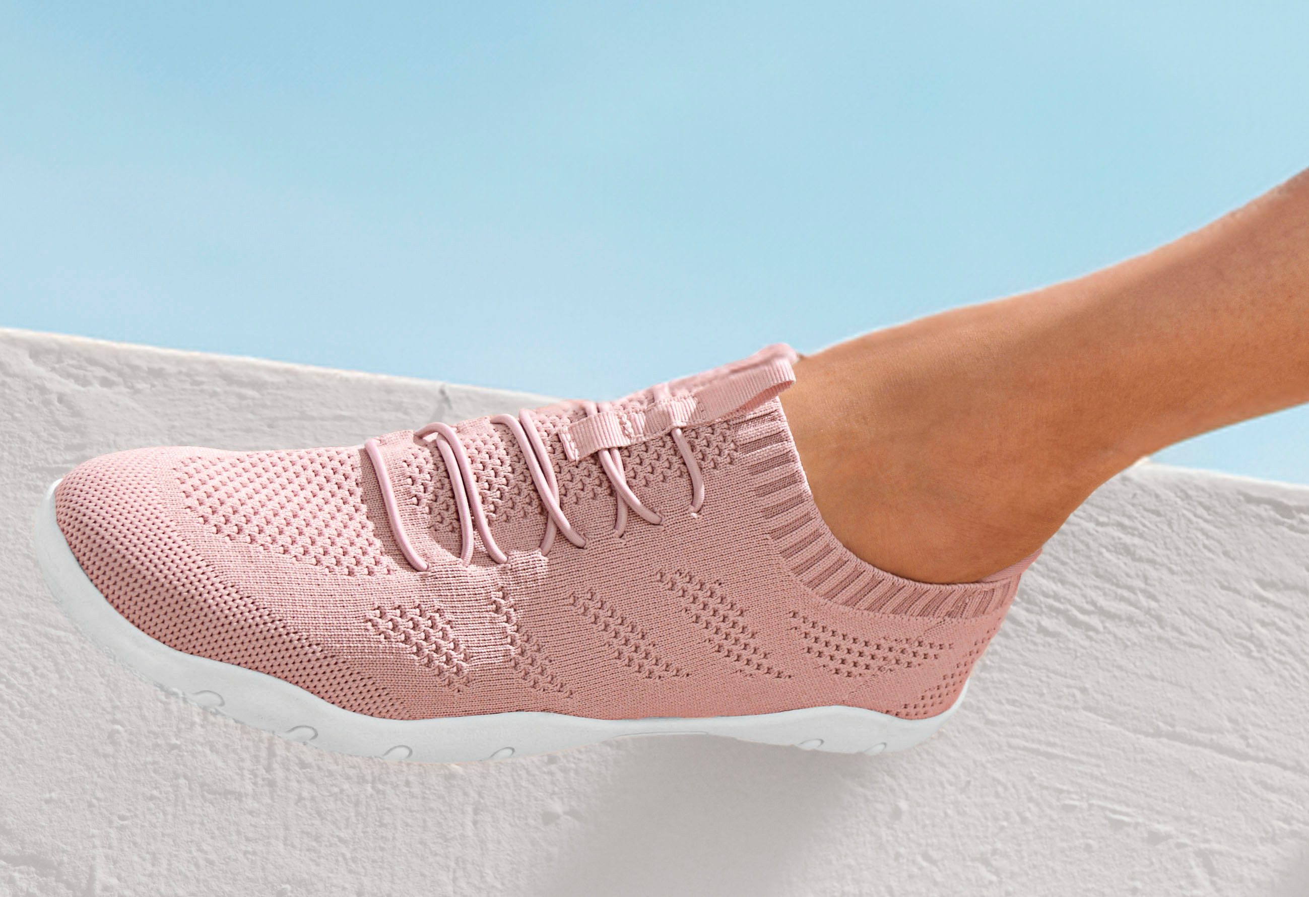 Vivance by Lascana Freizeitschuh, Slip-On-Sneaker, Halbschuh, ultraleicht Sneaker zum Reinschlüpfen mit elastischen Schnürbändern VEGAN