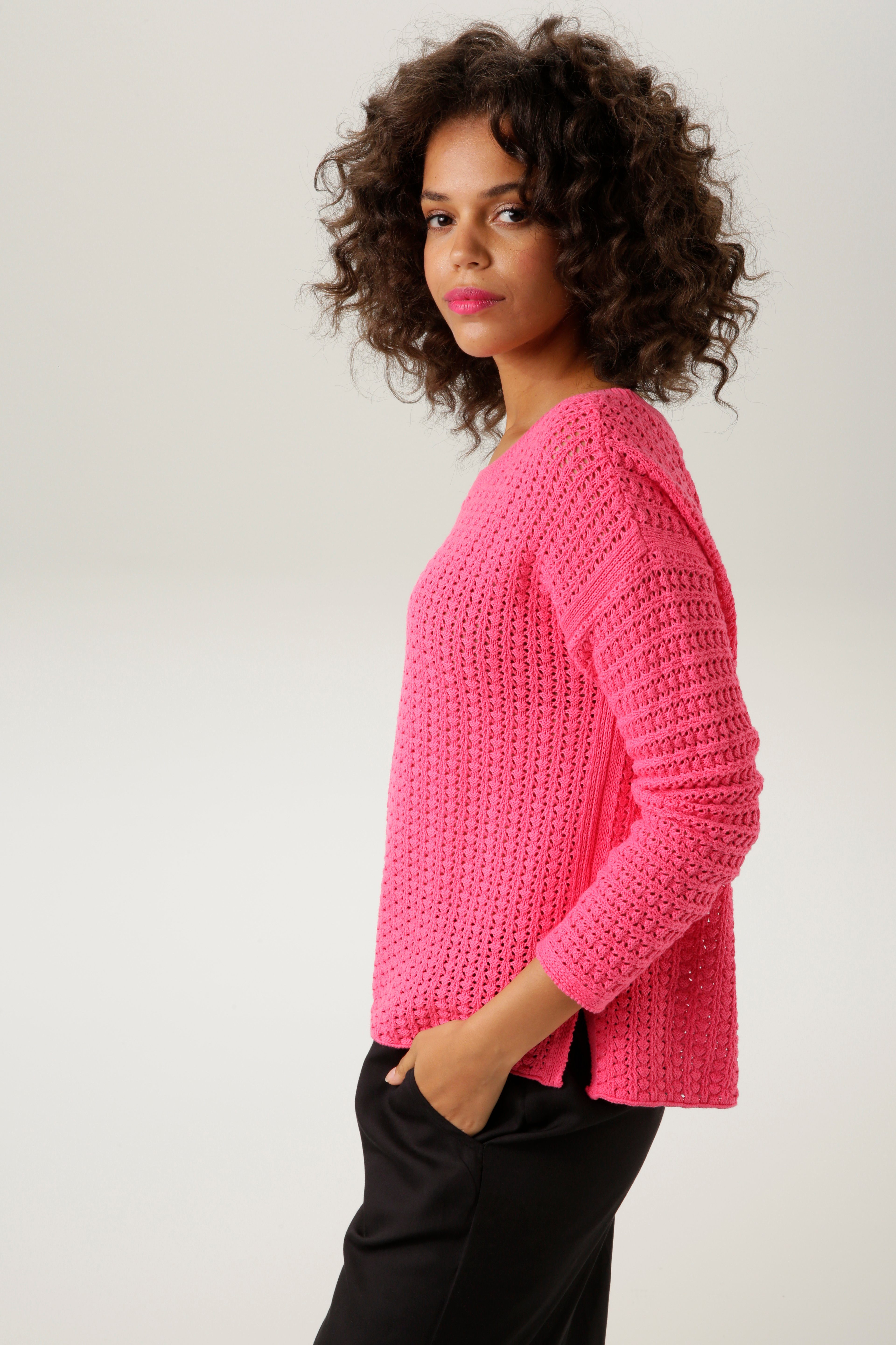 - mit Ajour-Muster CASUAL pink NEUE ausdrucksvollem Aniston KOLLEKTION Strickpullover
