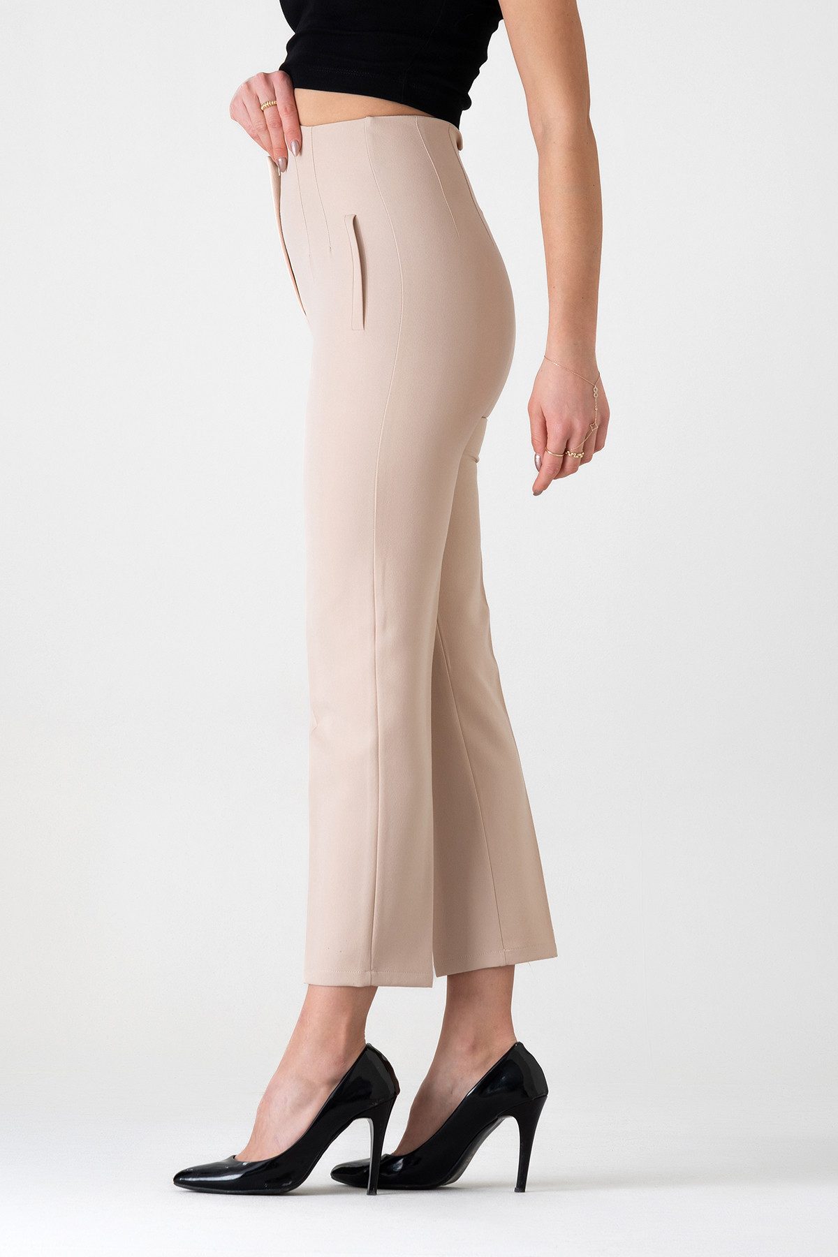 fashionshowcase Bügelfaltenhose Damen Hose Elegant Slim Fit Stretch mit V-Detail Elegante Bügelfalten, V-Ausschnitt hinten