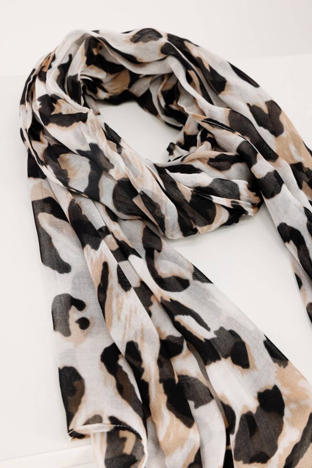 Monari Modeschal 410446, Auffälliger Leoprint als Eyecatcher