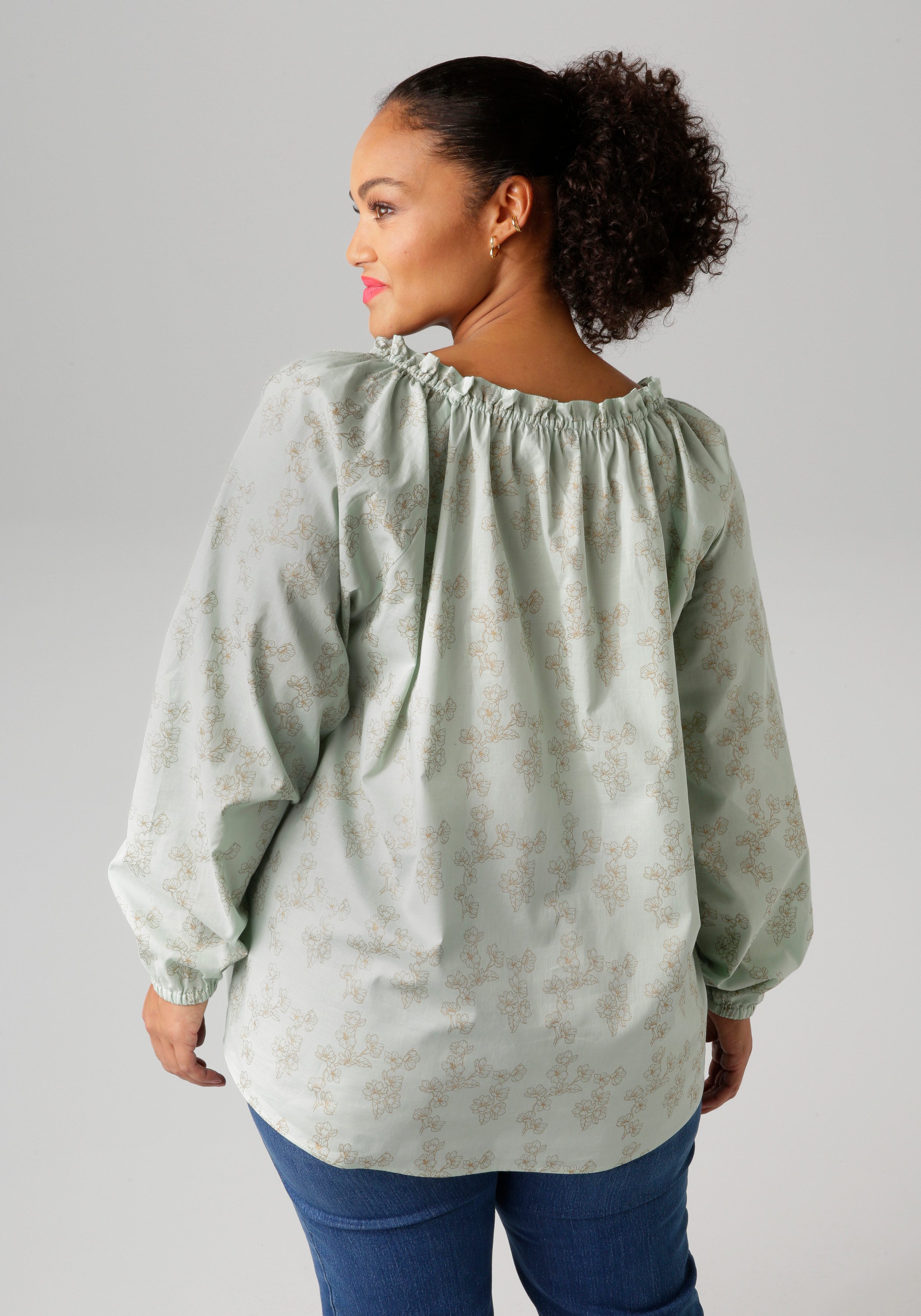 Aniston PLUS Schlupfbluse mit glänzenden, goldfarbenen Blumen bedruckt günstig online kaufen