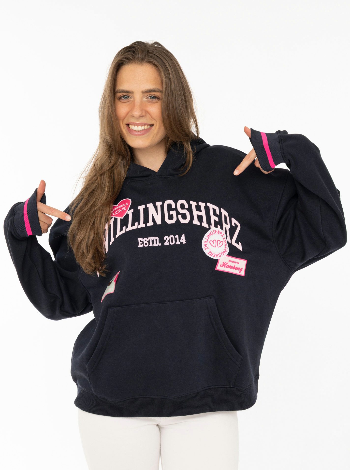 Zwillingsherz Hoodie "Zwillingsherz Patches" Oversize-Fit, Kapuze, großer Schriftzug und Patches, Kängurutasche