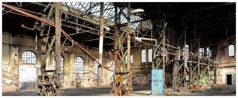 Wallario Glasbild, Verlassene Industriehalle - Alte Fabrik, in verschiedenen Ausführungen