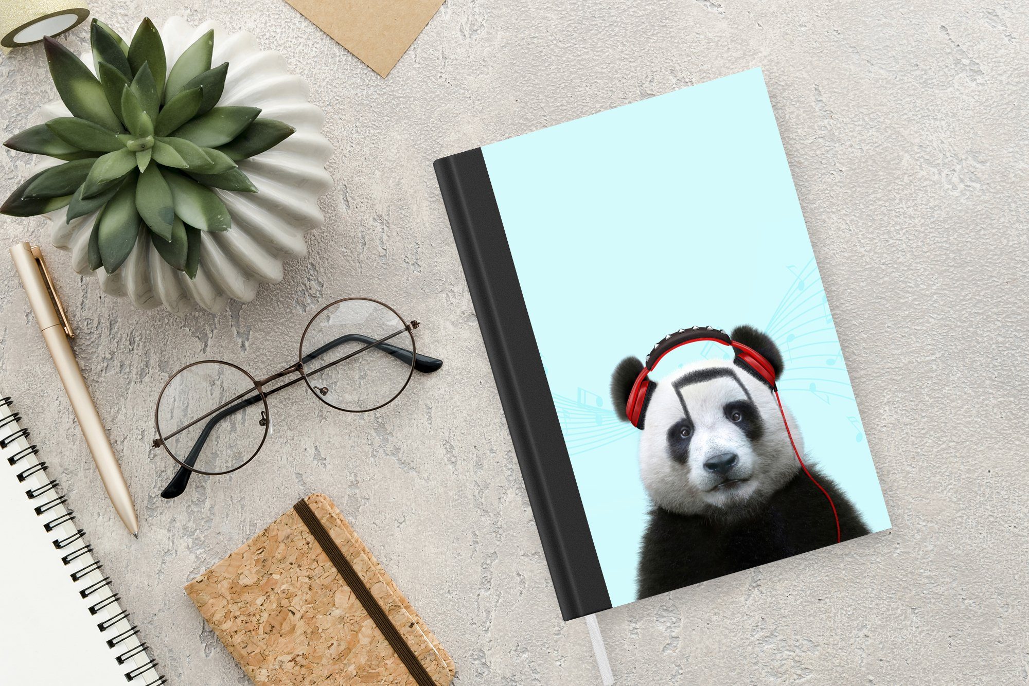 MuchoWow Notizbuch Panda Haushaltsbuch Seiten, Rot, A5, Tagebuch, Musiknoten - Notizheft, Kopfhörer Tier - - - Merkzettel, Journal, 98