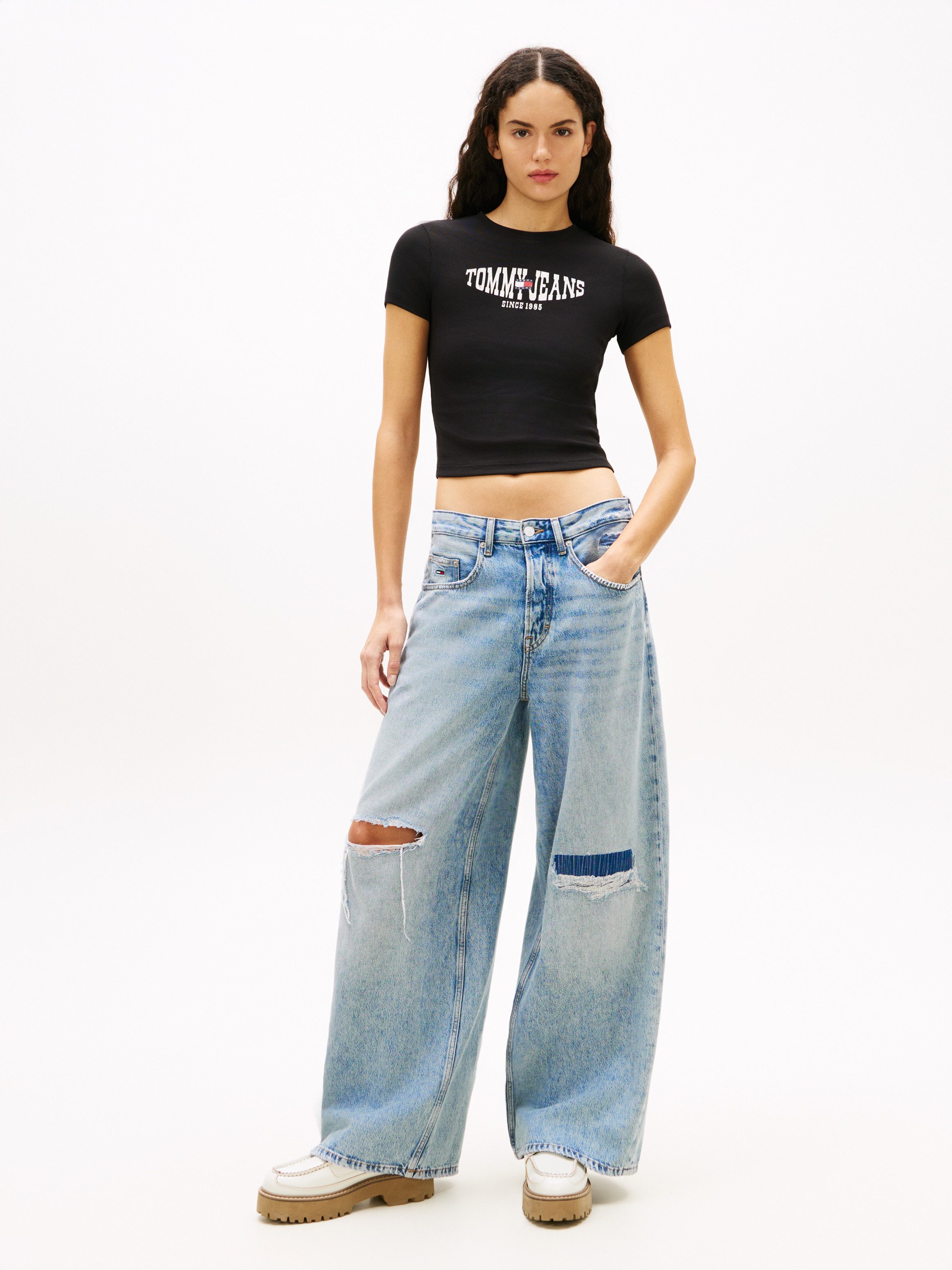 Tommy Jeans Kurzarmshirt TJW SLIM SHORT WAVY FLAG SS TEE mit Logoprint