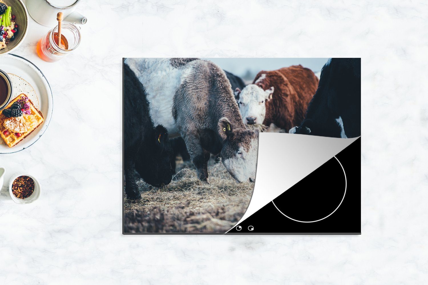 Mobile Tiere nutzbar, (1 cm, 70x52 MuchoWow Kuh Arbeitsfläche Bauernhof, - Vinyl, Ceranfeldabdeckung Herdblende-/Abdeckplatte tlg), -
