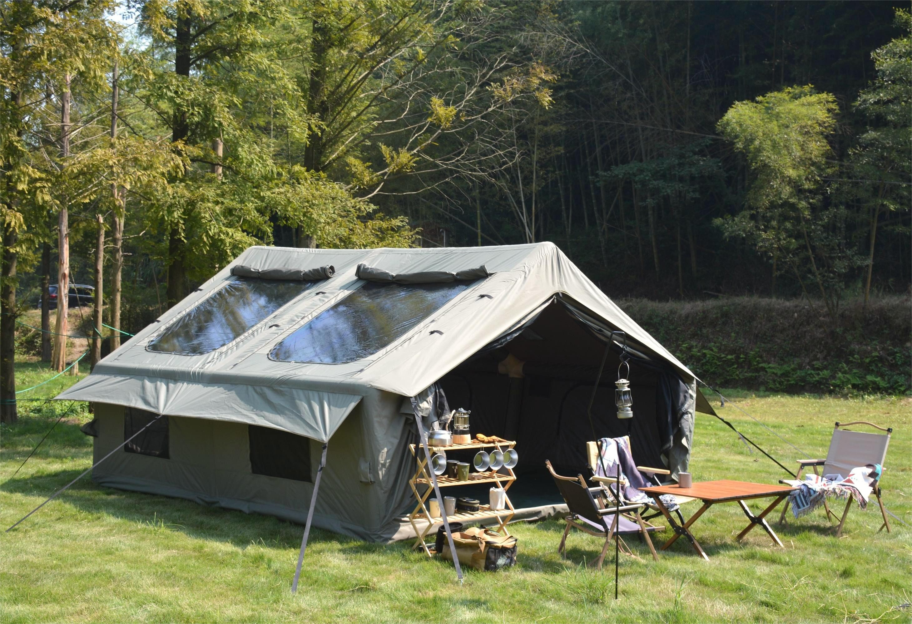 aufblasbares Zelt 300x400x200cm(LxBxH) Steildach, 2 Türen, 6 Fenstern, Rauchabzug