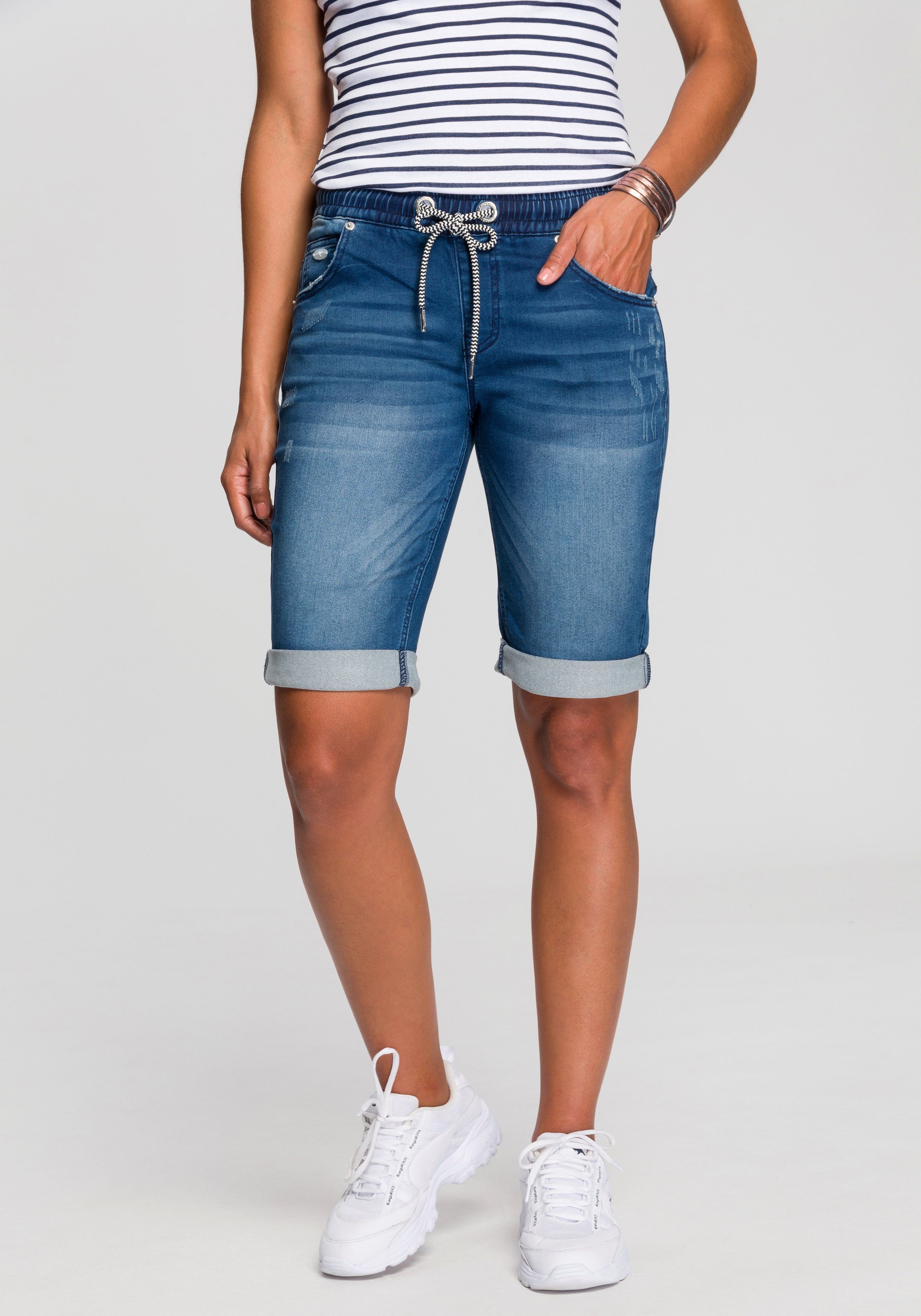 KangaROOS Jogg-Jeansbermudas gerade Beinform, Used-Waschung und Abriebstellen