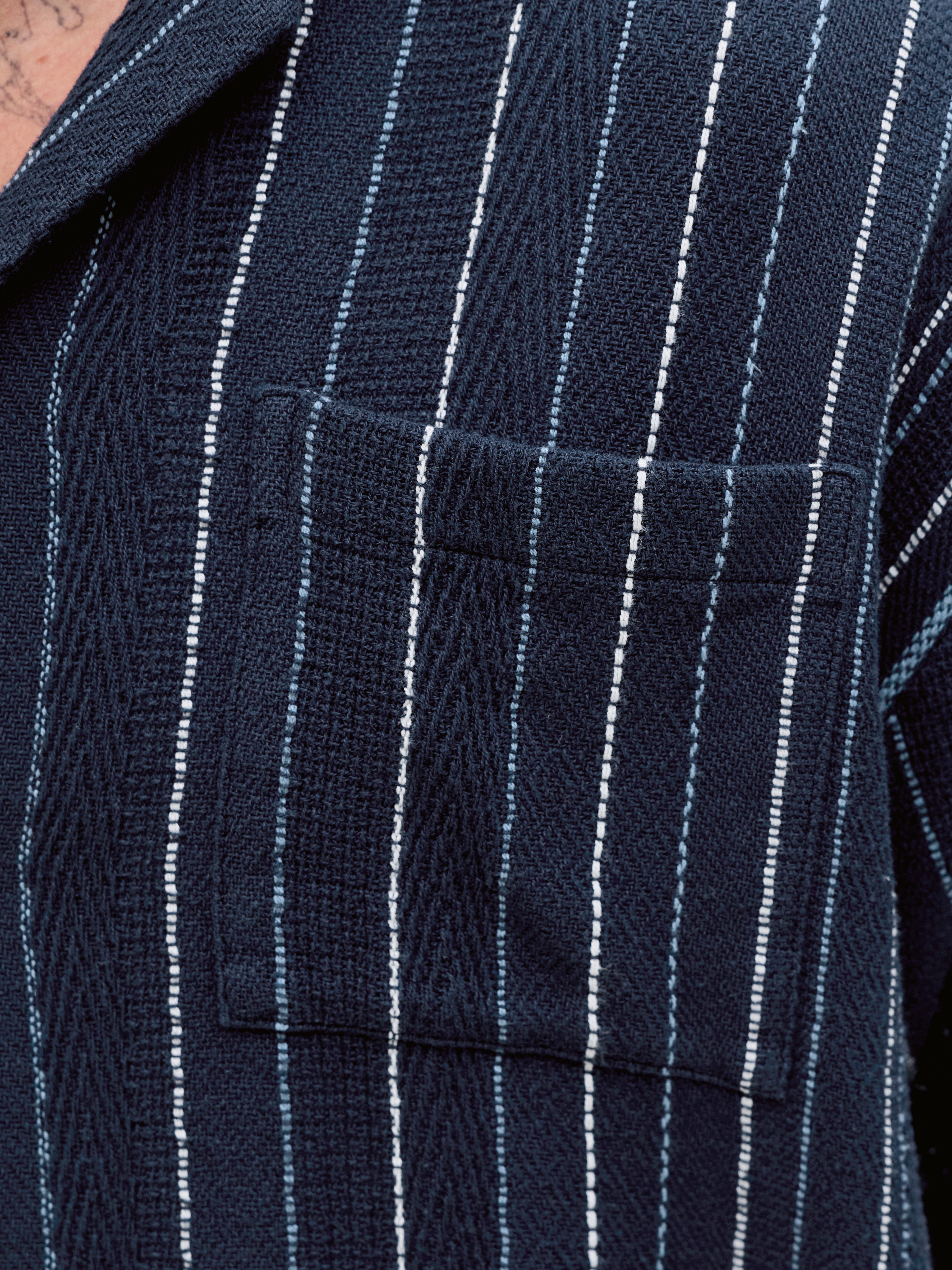 Jack & Jones Kurzarmhemd JJEBRADLEY STRIPED RESORT SHIRT SS LN Baumwolle, loose fit