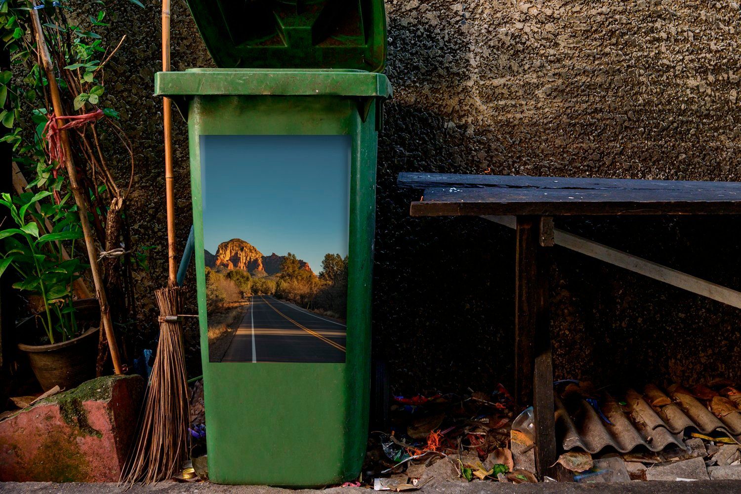 Sedona, in die Berge Sticker, MuchoWow Wandsticker Mülleimer-aufkleber, Mülltonne, in Arizona St), Abfalbehälter Der Container, (1 Weg