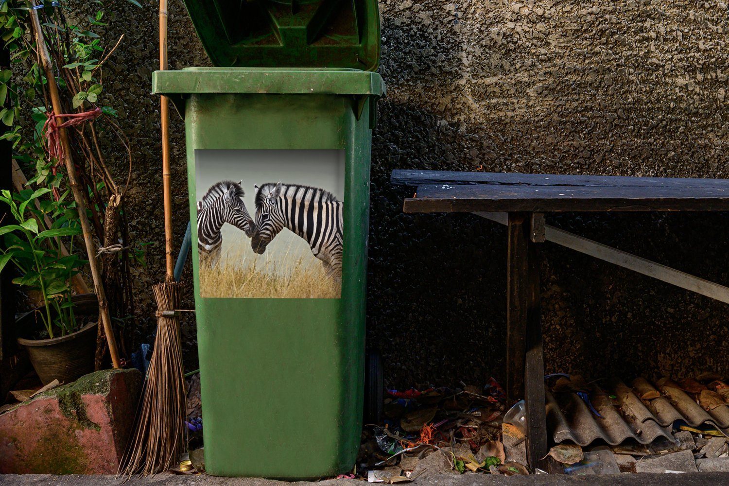 und Sticker, Mülltonne, ihr Container, MuchoWow St), Mülleimer-aufkleber, Wandsticker (1 Kalb Abfalbehälter Zebramutter