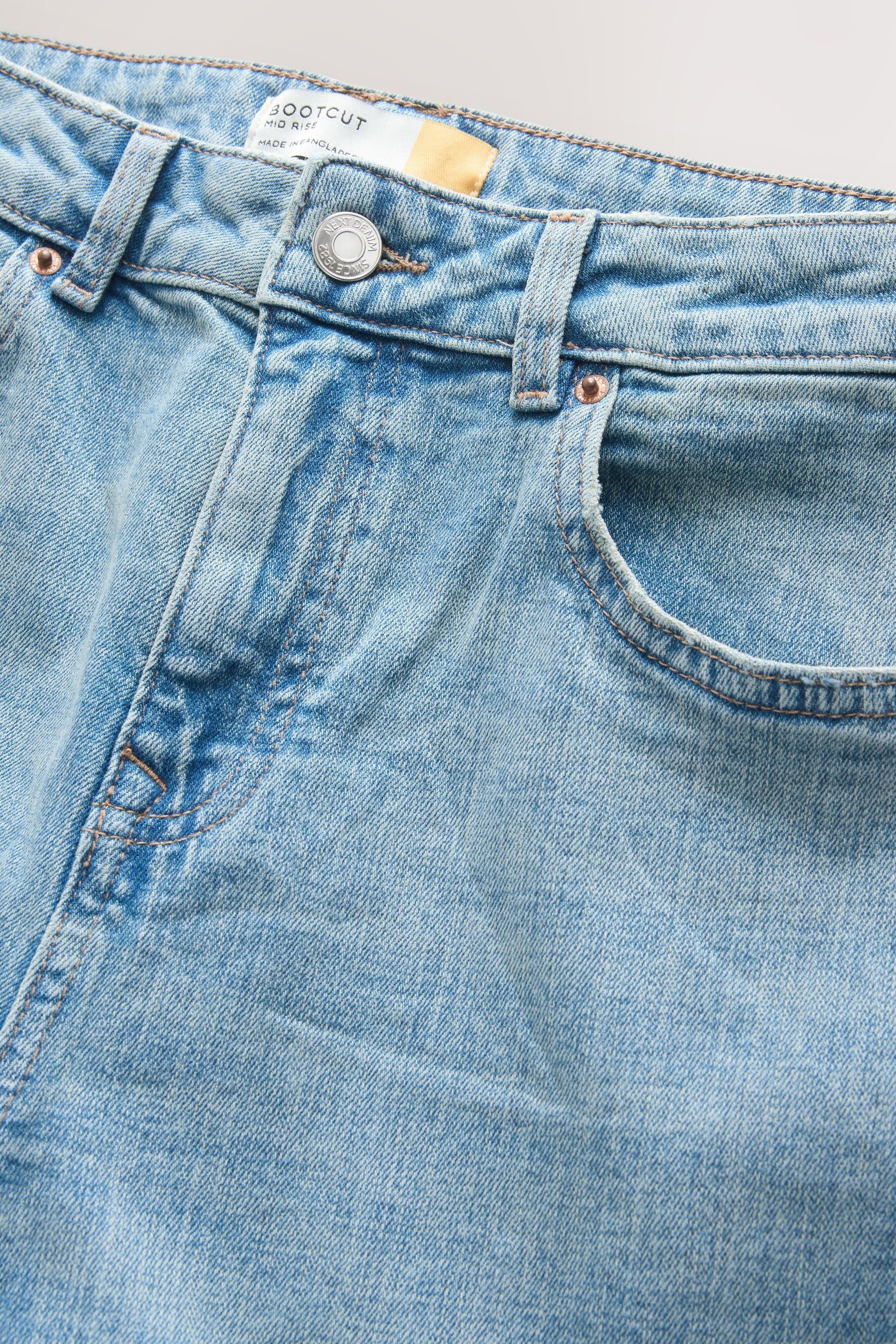 Next Bootcut-Jeans Authentische Bootcut-Jeans mit mittelhohem Bund (1-tlg)