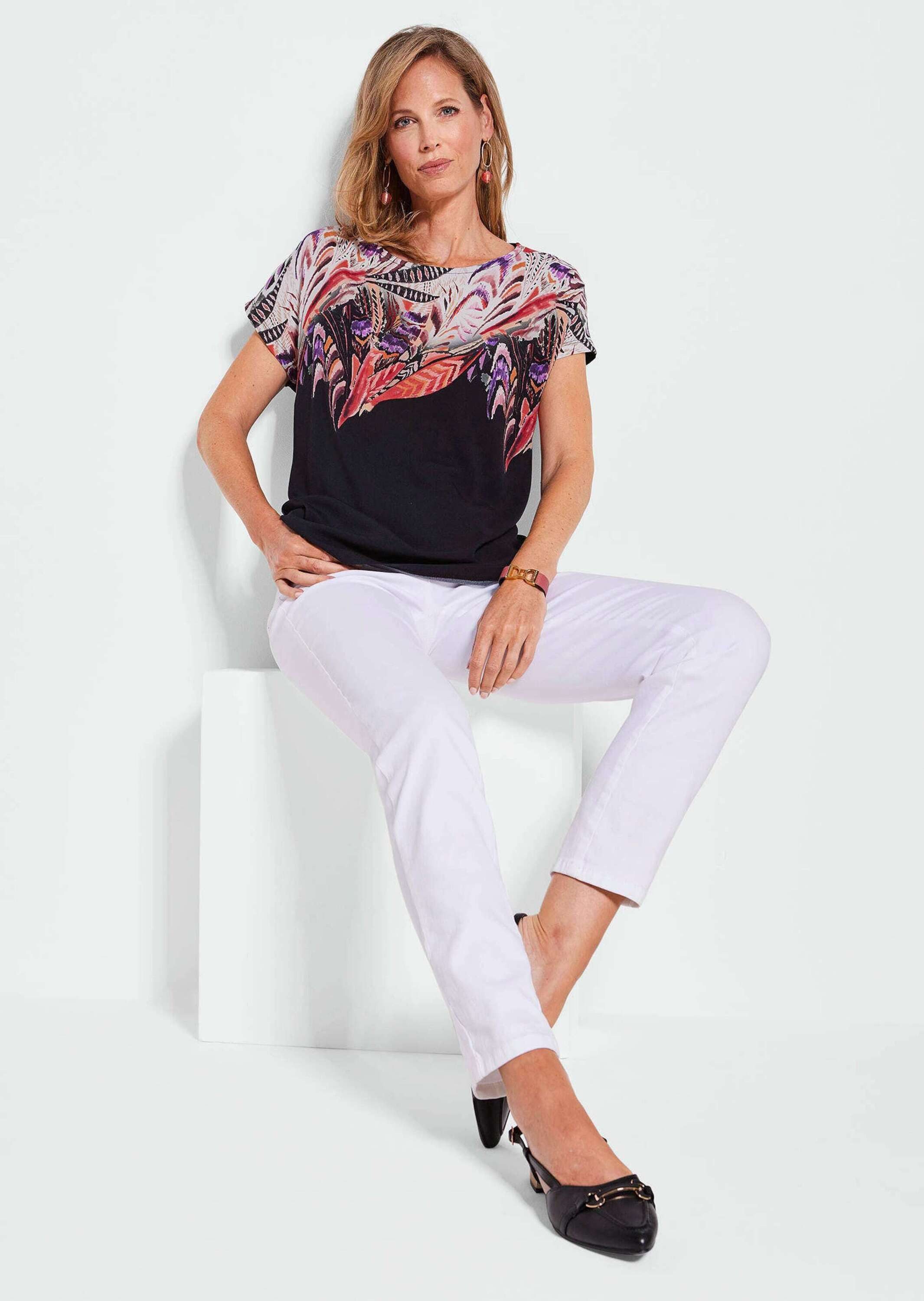 GOLDNER T-Shirt Elegantes Oberteil mit Ethno-Muster Kurzarmbluse mit U-Boot-Ausschnitt, Viskose-Jersey, figurumspielend