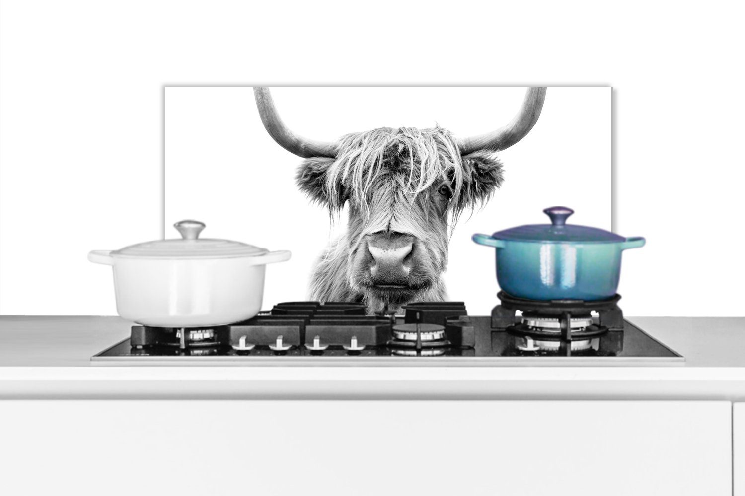 - Weiß, Küchen - Tiere Schottischer Schwarz MuchoWow Highlander Fett gegen (1-tlg), - für - Stier Schmutzflecken und 60x30 cm, Küchenrückwand Wandschutz,