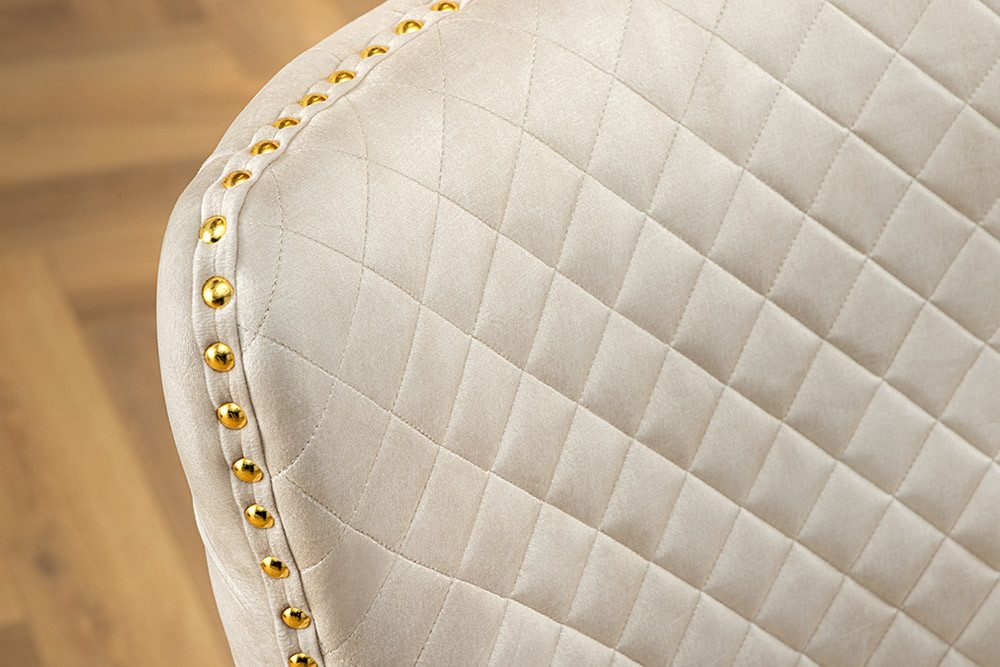 riess-ambiente Barhocker CASTLE DELUXE beige / gold · Barstuhl aus Samt mit Löwenkopf & Nieten (Einzelartikel, 1 St), Tulpenfuß aus Edelstahl in Gold-Optik · Bezug in Chesterfield-Design