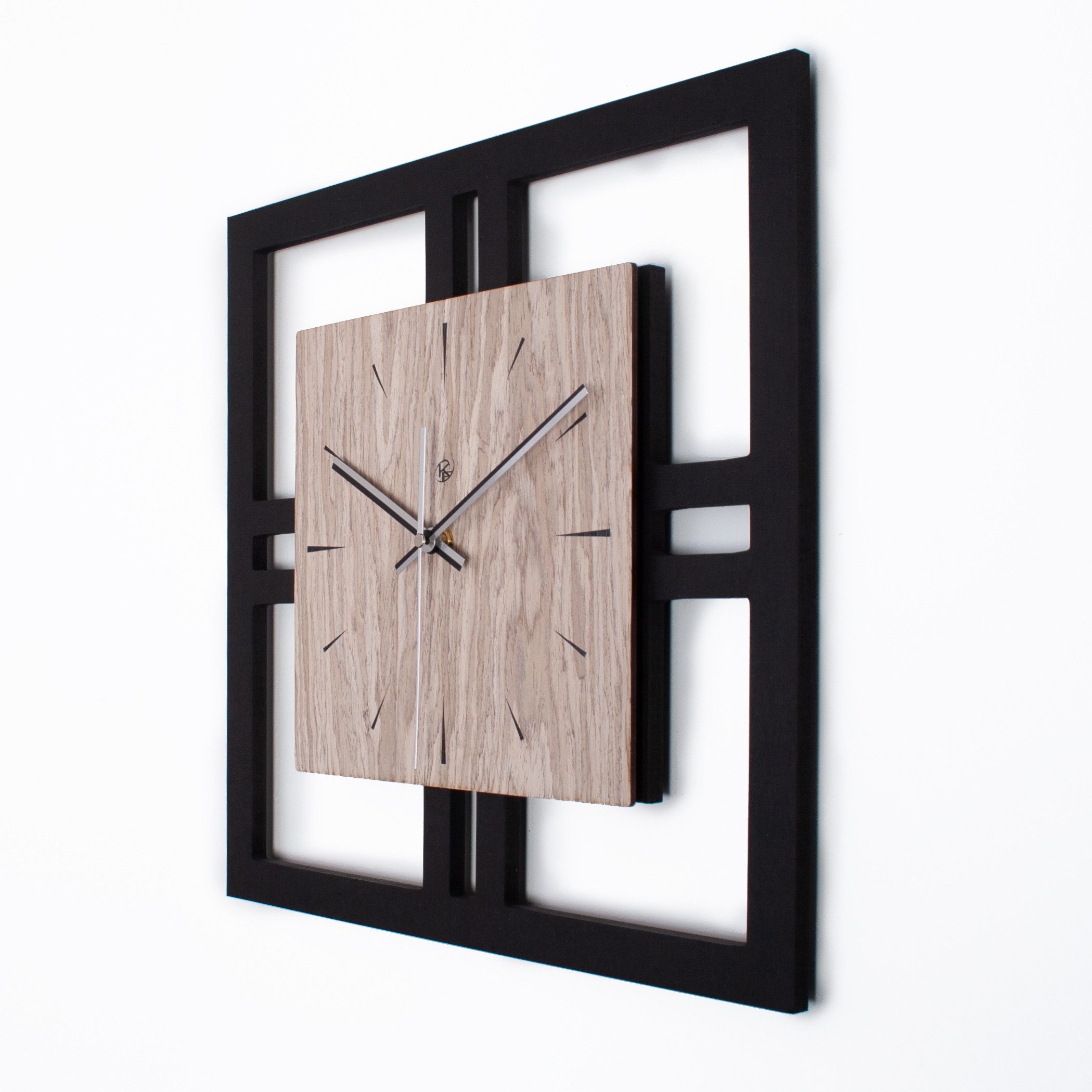 Kreative Feder Wanduhr Designer-Wanduhr aus Holz (stilvoller Akzent aus Graueiche-Furnier; Hergestellt in Deutschland)