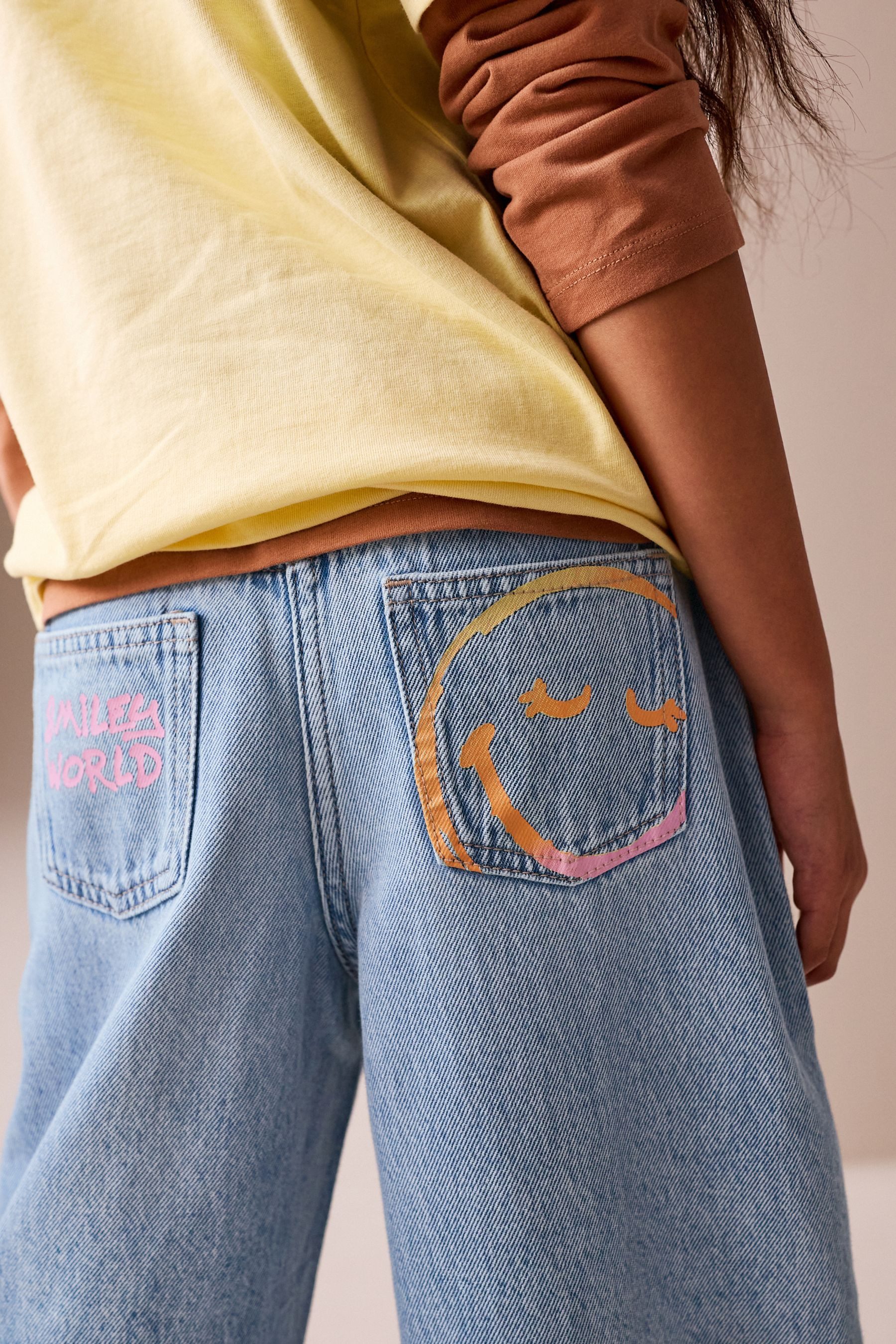Next Weite Jeans SmileyWorld® Jeans mit weitem Bein und Print (1-tlg)