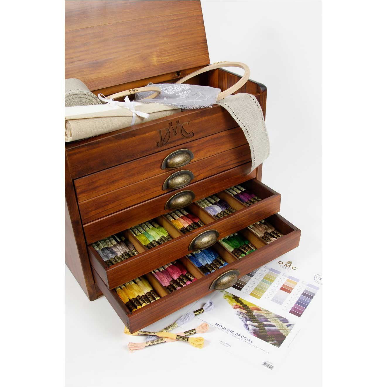 DMC Kreativset DMC vintage Holzkasten mit 5 Schubladen, Sticktwist in 500 Farben und, (embroidery kit by Marussia)