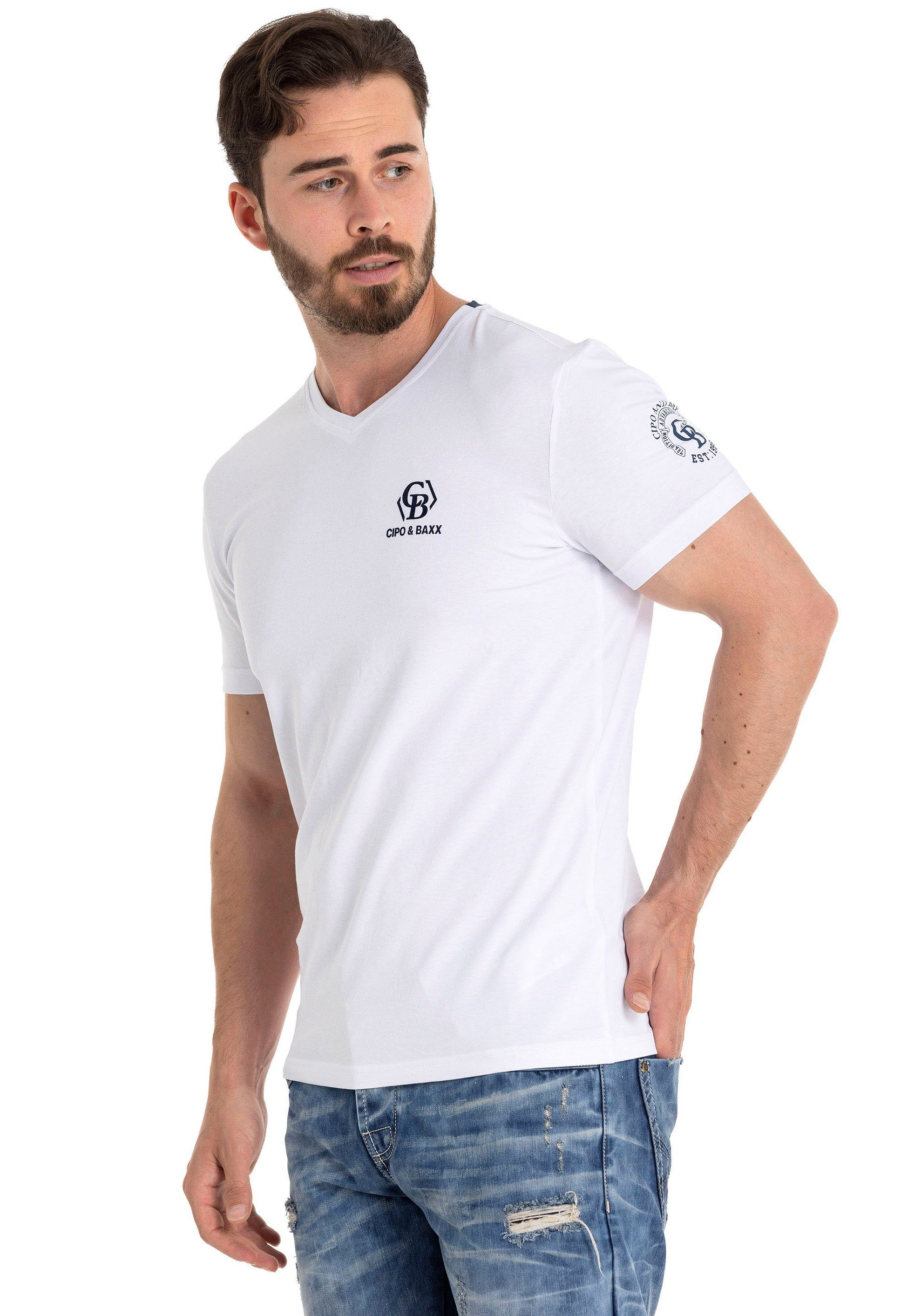 Cipo & Baxx V-Shirt mit Markenlabel in Samt-Optik white