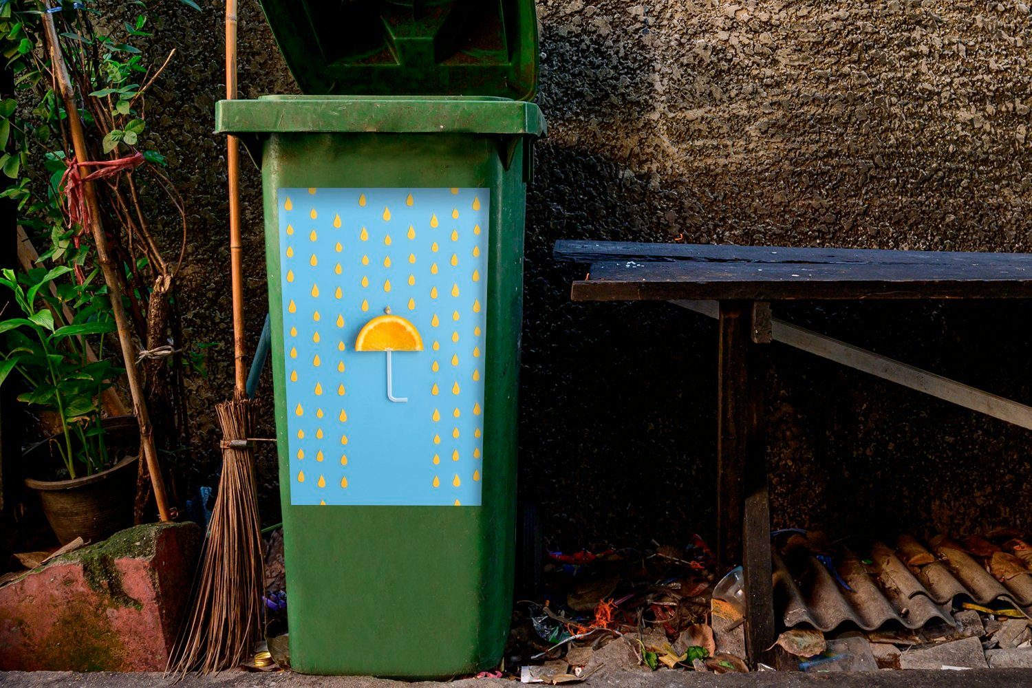 MuchoWow Wandsticker Oranger Mülltonne, Regenschirm im Mülleimer-aufkleber, Regen (1 St), Abfalbehälter Container, Sticker