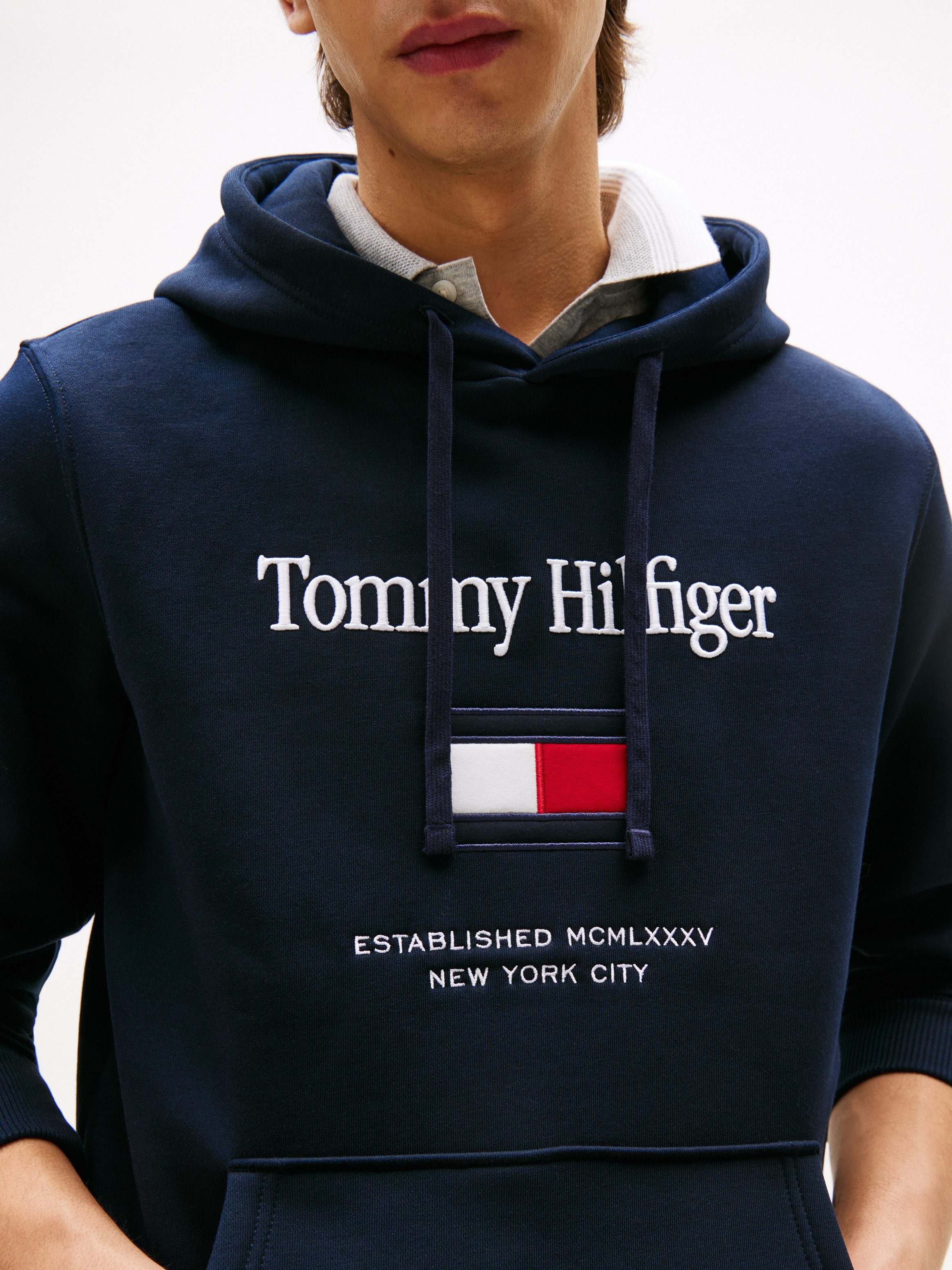 Tommy Hilfiger Hoodie TOMMY EMBRO FLAG normale Passform, Stickerei
