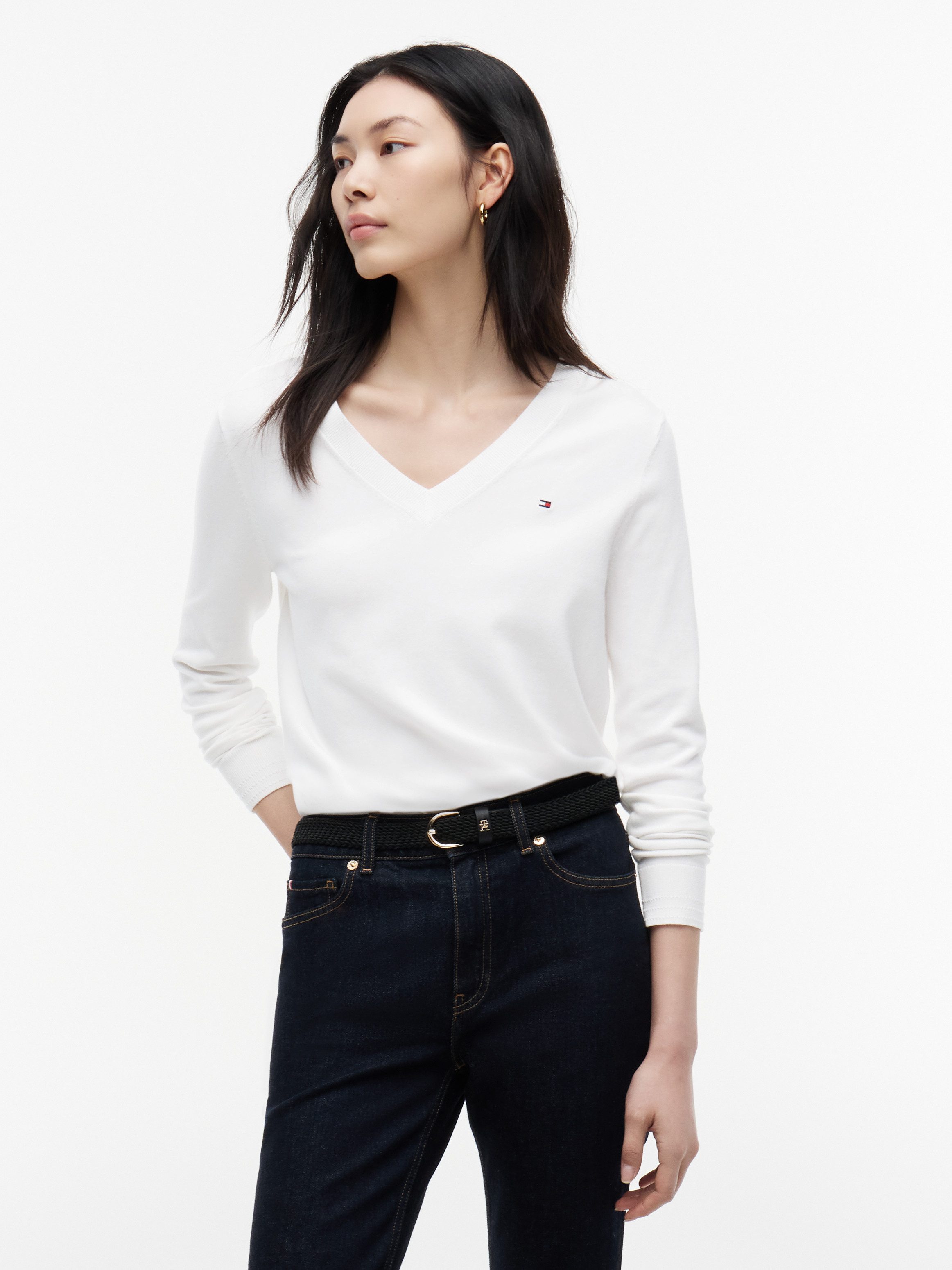 Tommy Hilfiger V-Ausschnitt-Pullover CO JERSEY STITCH V-NK SWEATER Kontrastfarbene Streifen im Ausschnitt und Logo Stickerei am Ärmel