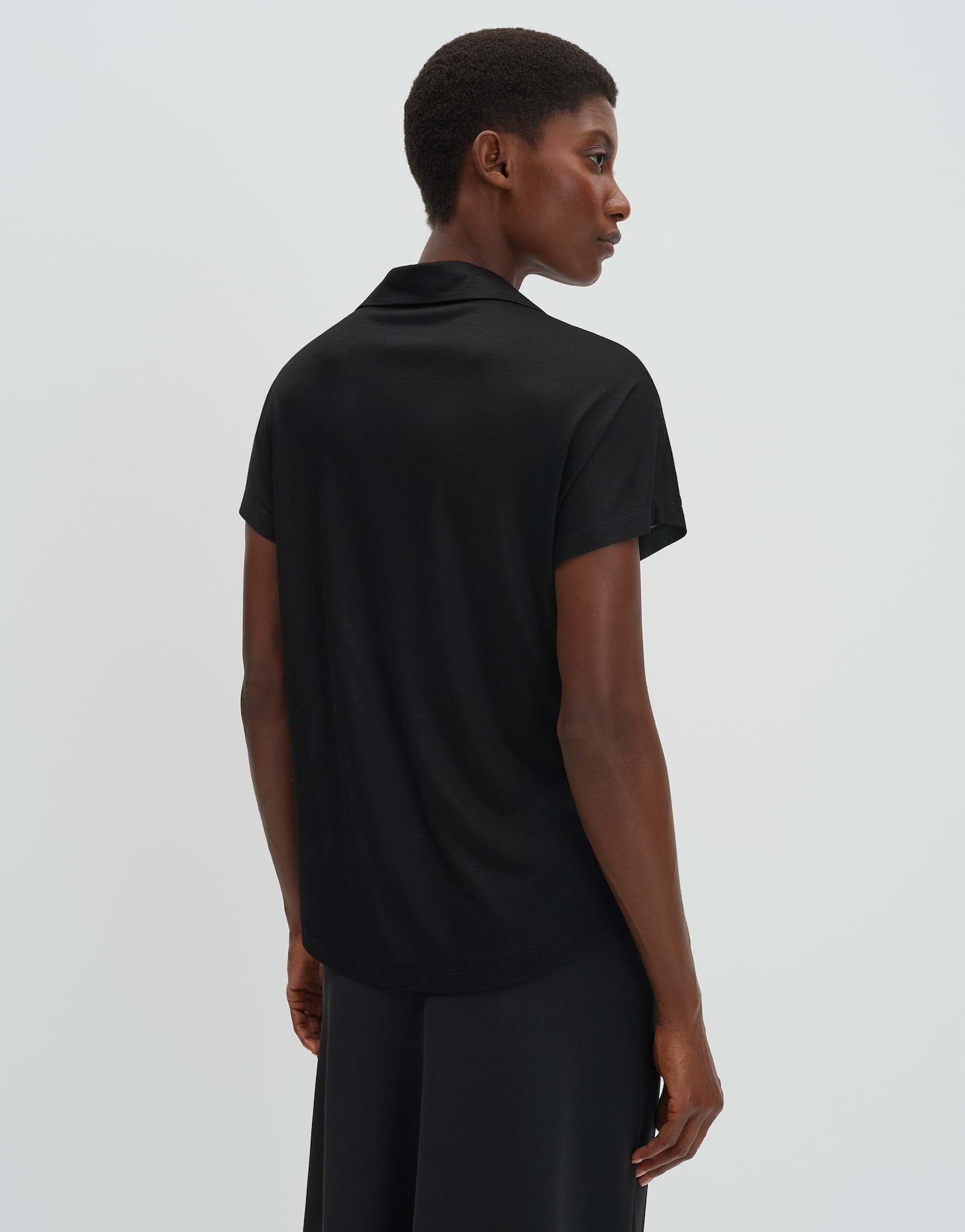 someday Poloshirt Kedina ease aus ECOVERO™-Jersey Perlmuttknöpfe am Polokragen, kühl im Griff
